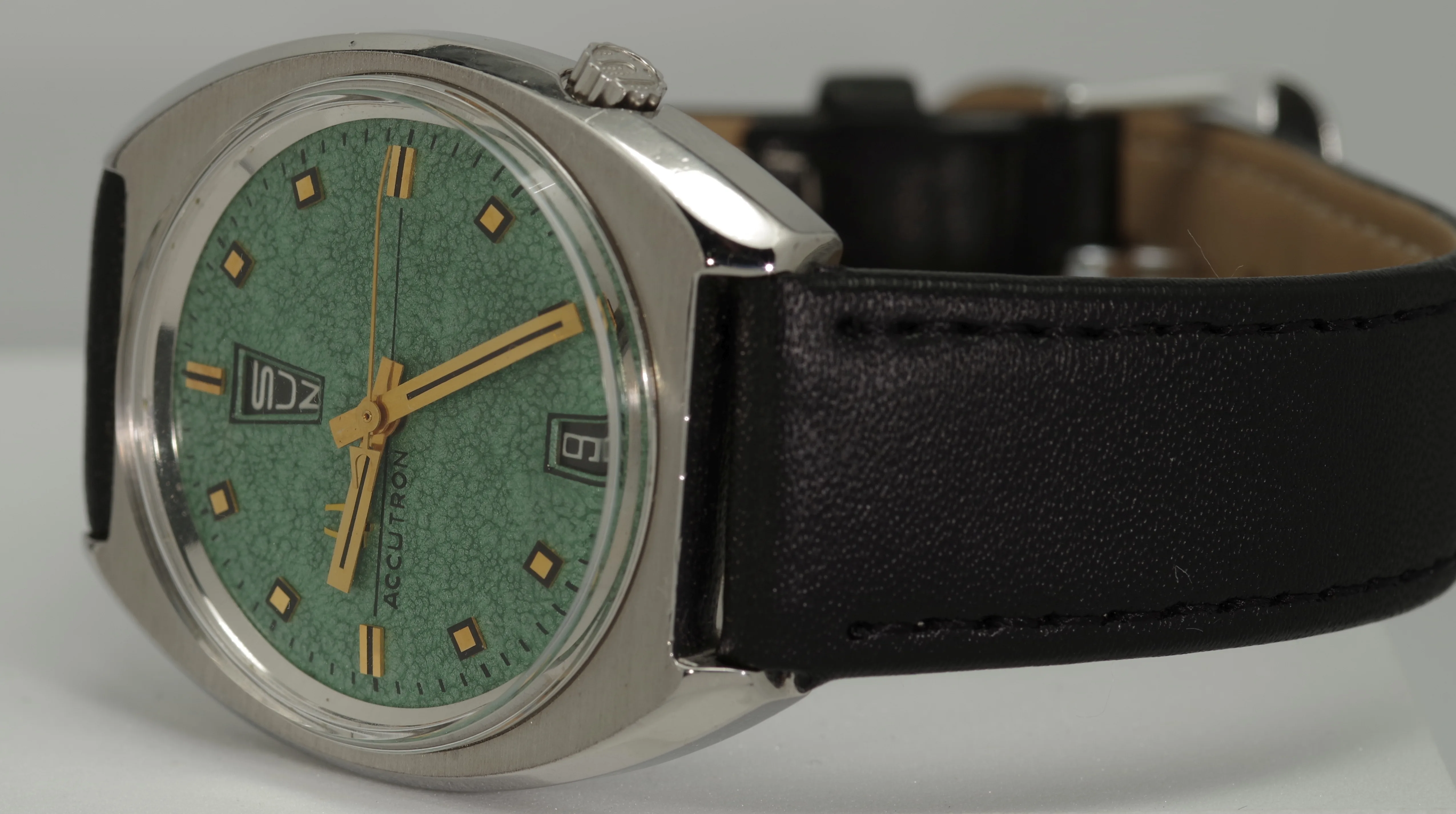 Bulova Accutron Day Date Jade 1973 Cal. 2182 1.35V