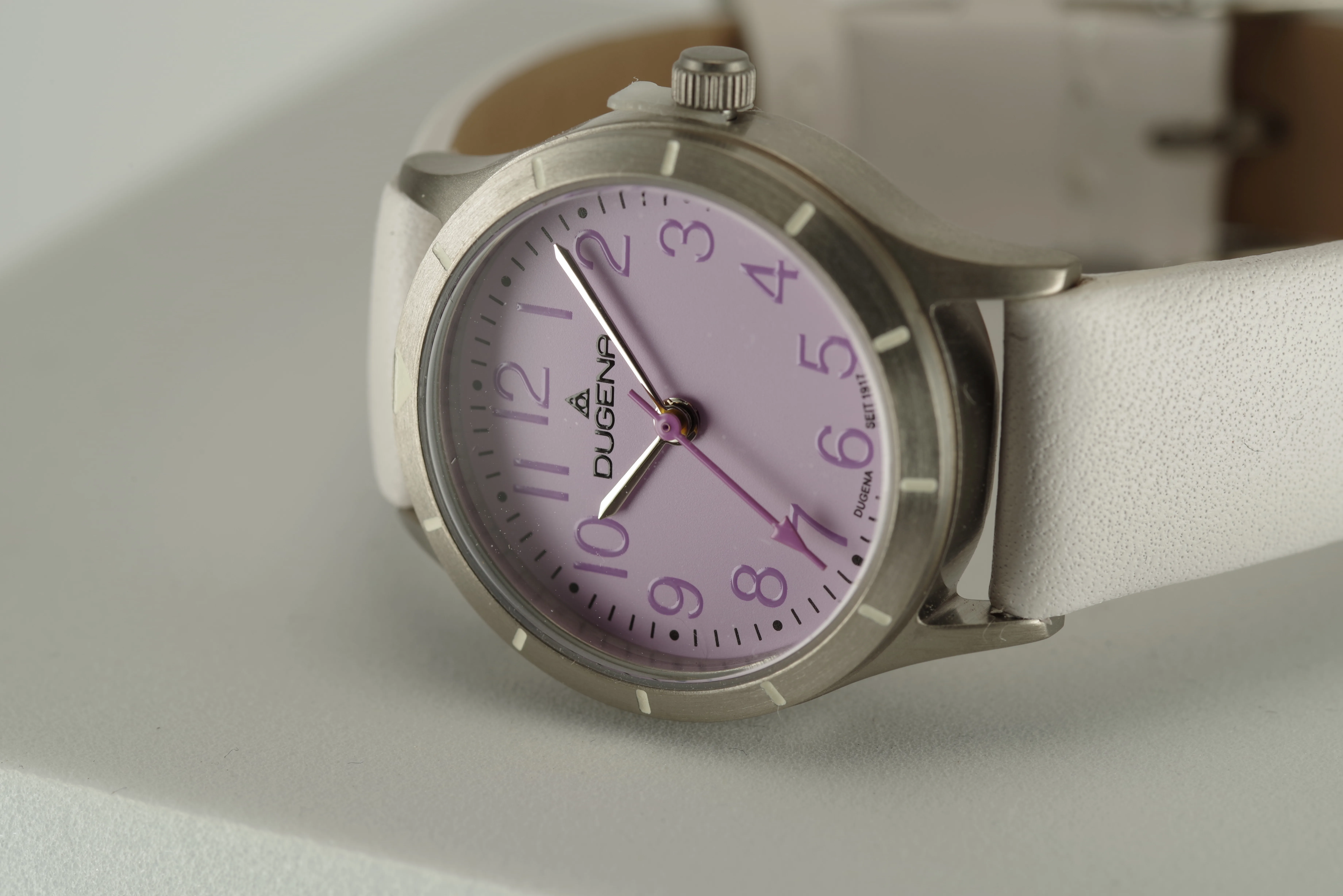 Feminine Dugena Armbanduhr Quartz Titan Mineralglas Kalbsleder Lila Weiss