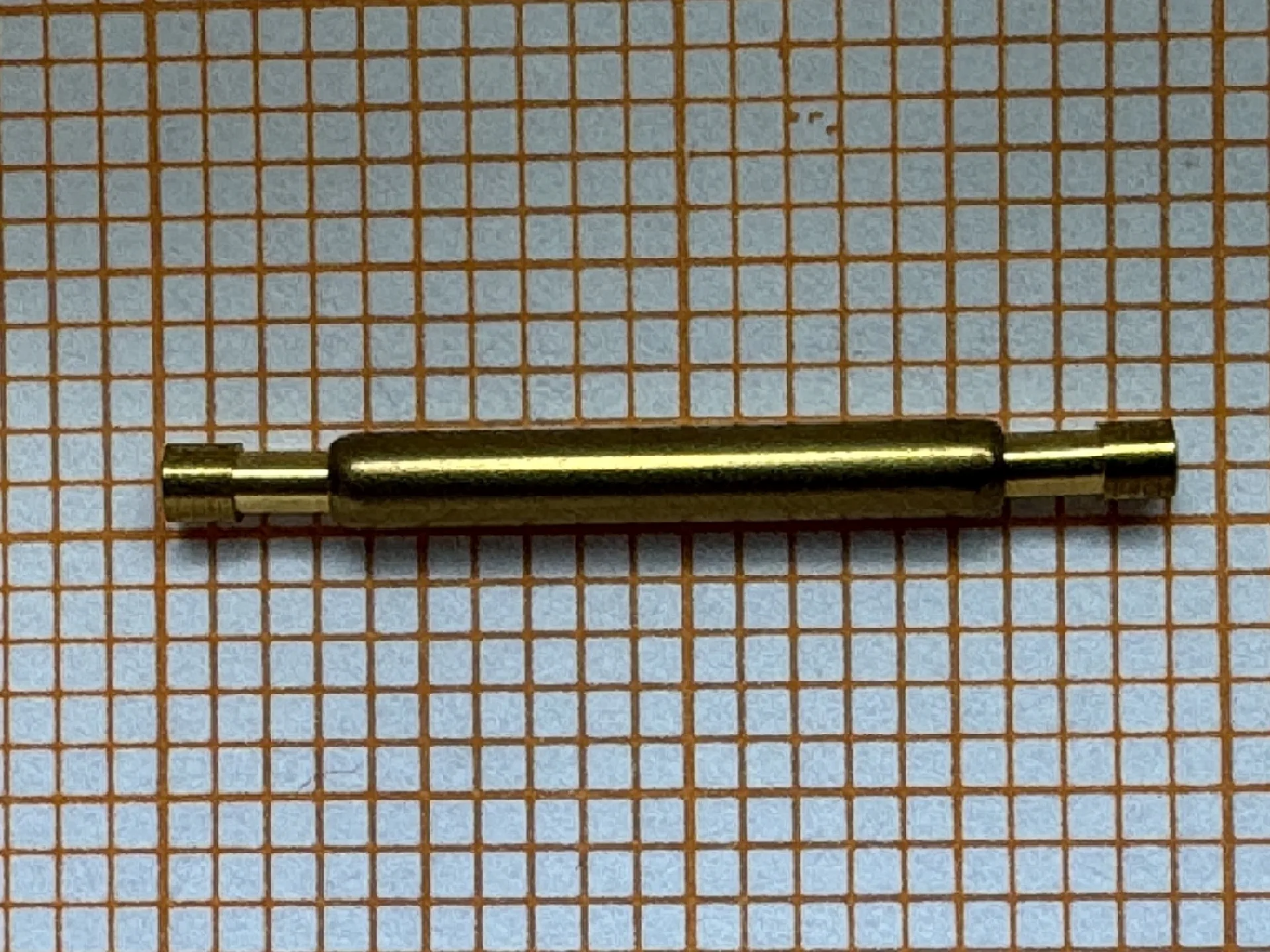 Federsteg goldfarben Goldfarbener Federsteg für Uhrenarmbänder.