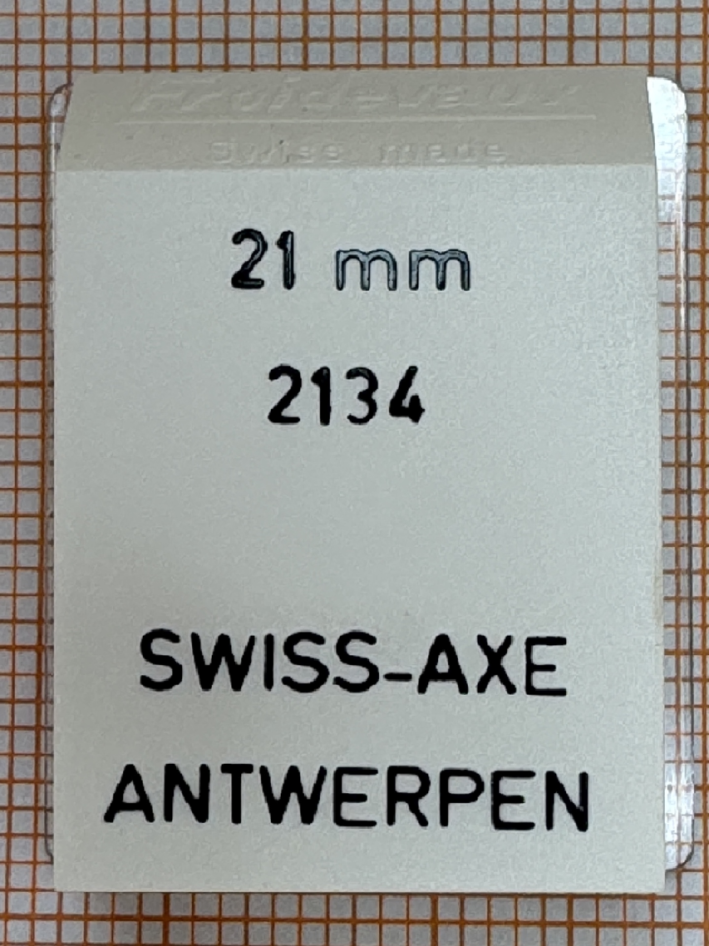 Verpackung eines Swiss-Axe Uhrenteils mit der Aufschrift 21 mm und 2134.