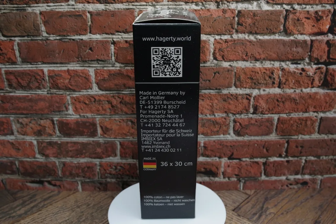 Baumwolltuch 36x30 cm Schwarze Verpackung mit Angaben für ein 36 mal 30 Zentimeter großes Baumwolltuch.