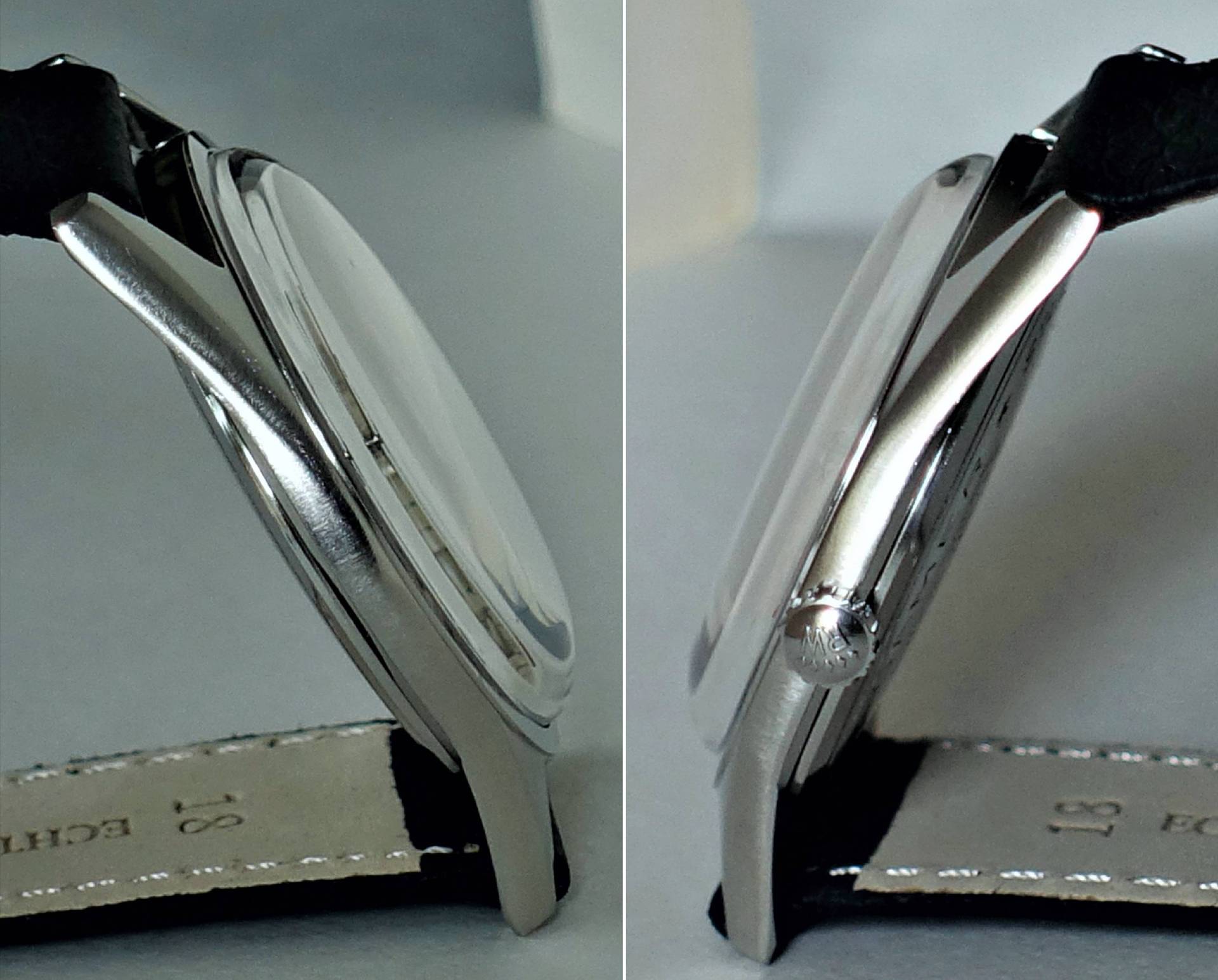 Flache Armbanduhr mit silberfarbenem Gehäuse und schwarzem Armband in Seitenansicht.