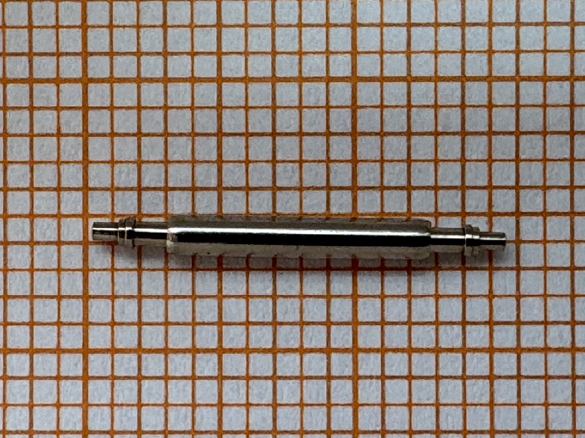 Metallener Federsteg für Uhrenarmbänder.