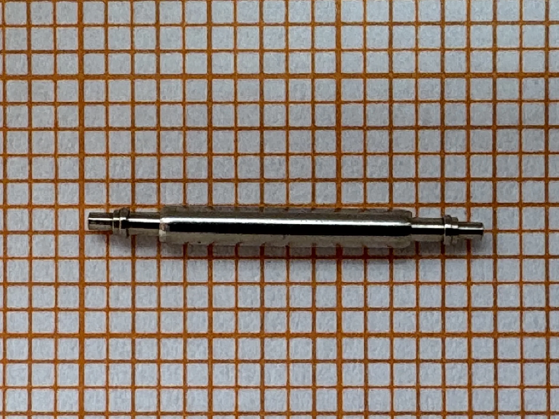 Metallener Federsteg für Uhrenarmbänder.