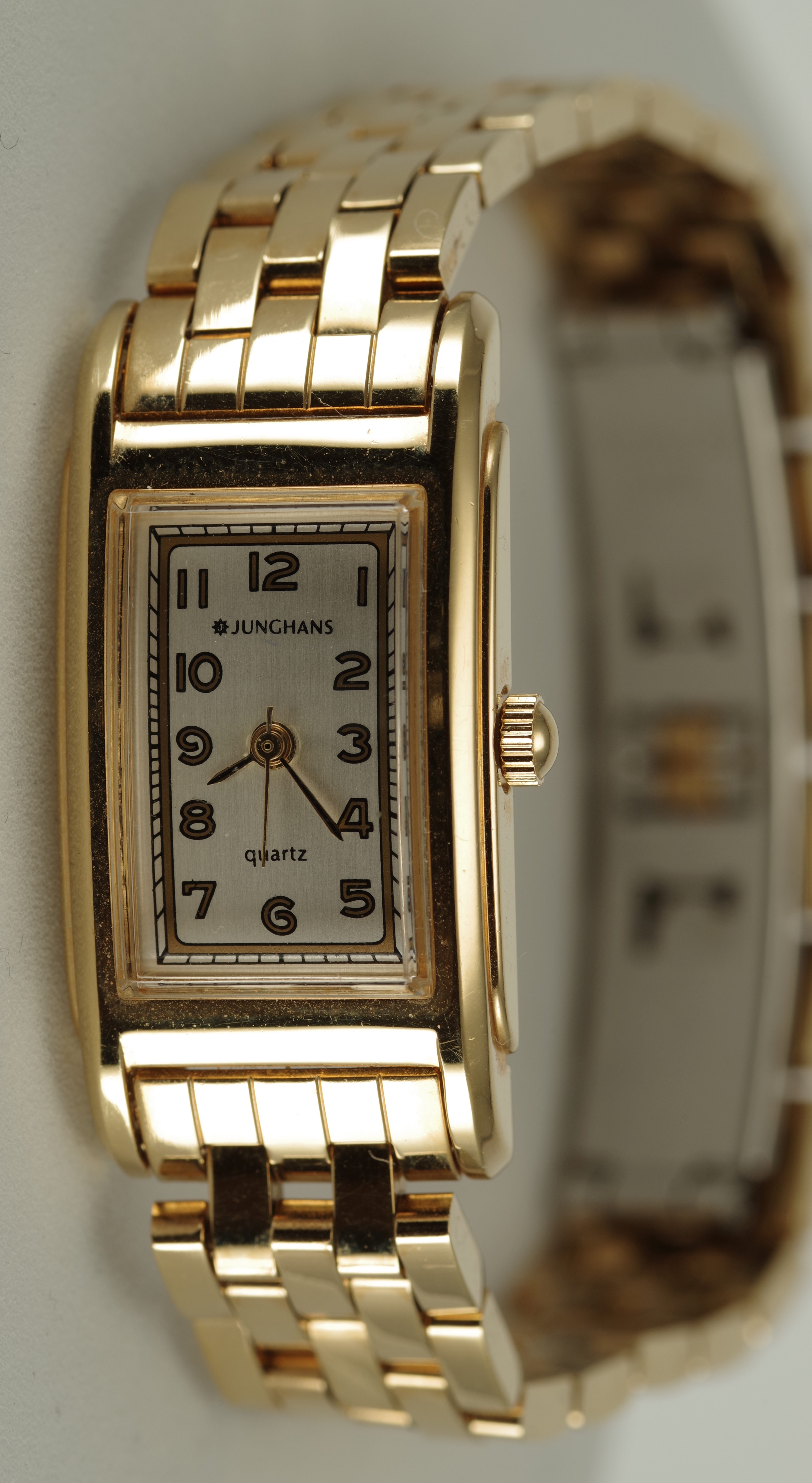 Damen Junghans Vintage Quarz Armbanduhr goldfarbenes Gehäuse mit Metallarmband