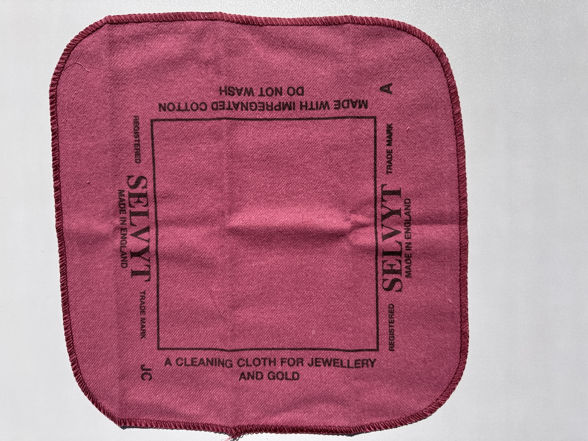 Reinigungstuch Baumwolle Rotes Reinigungstuch aus Baumwolle für Schmuck und Uhren.