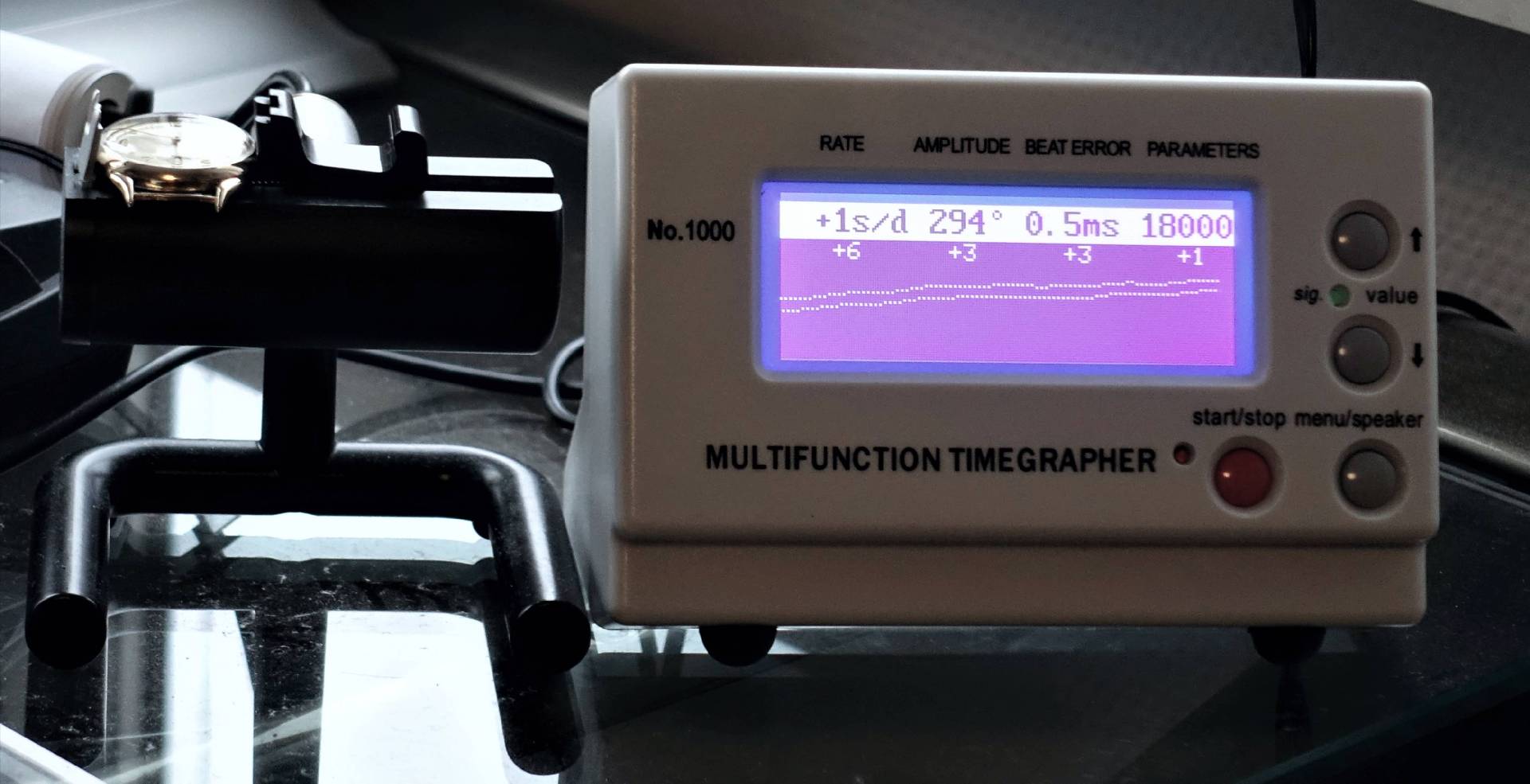 Elektronisches Messgerät zur Überprüfung der Ganggenauigkeit von mechanischen Uhren.