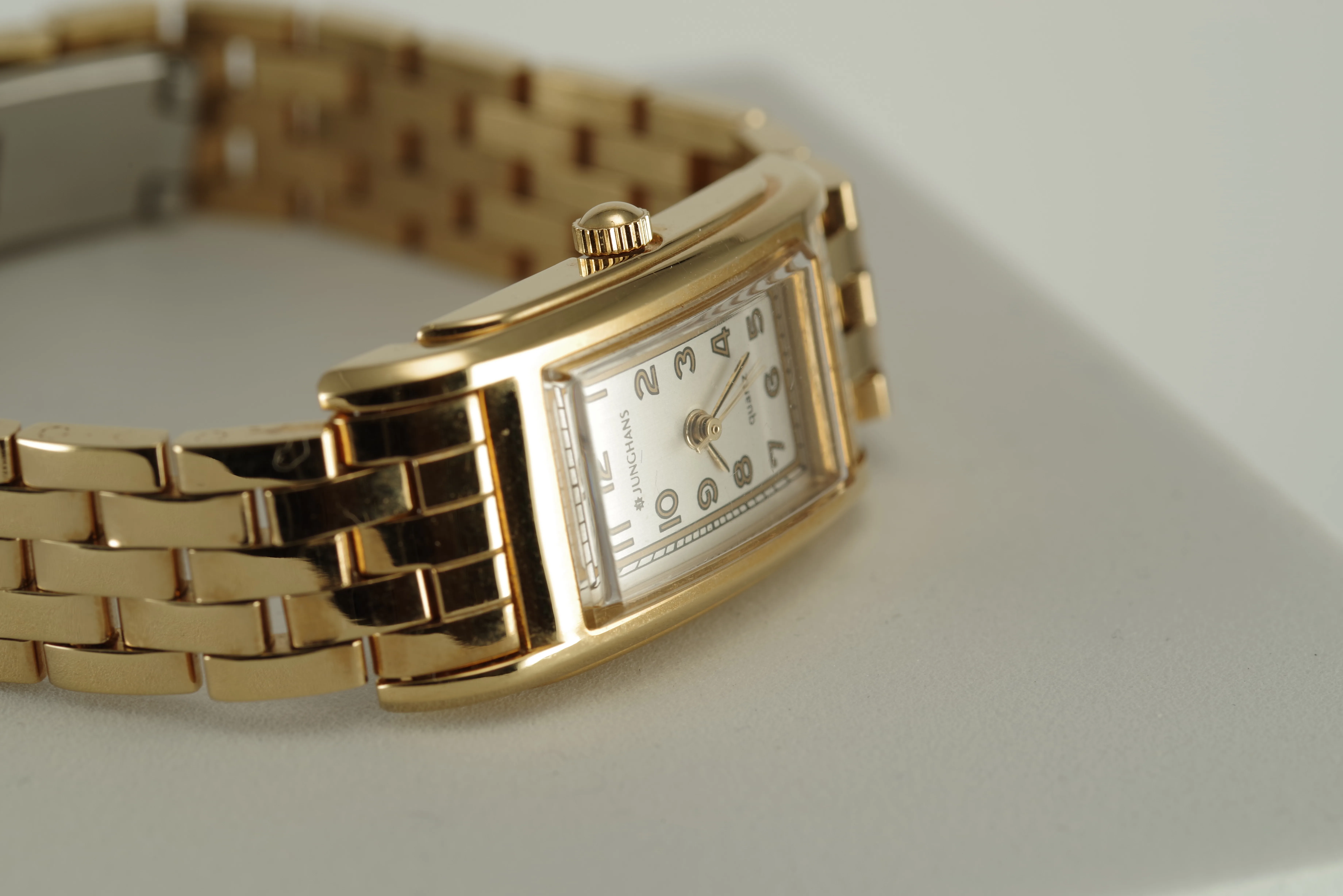 Damen Junghans Vintage Quarz Armbanduhr goldfarbenes Gehäuse mit Metallarmband
