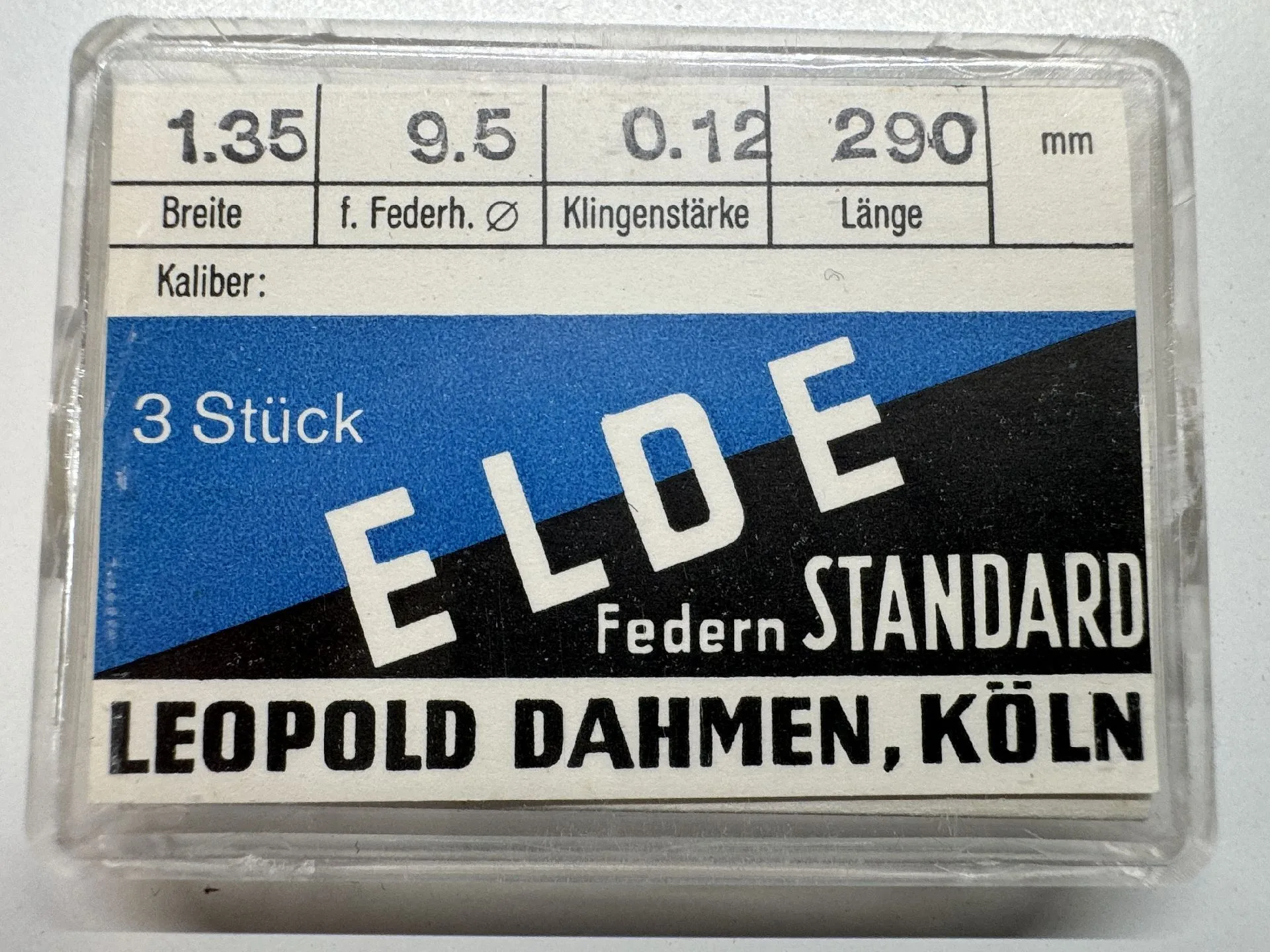 Uhrwerk Federn Set Verpackung mit drei Uhrwerk Federn für Armbanduhren, beschriftet mit technischen Angaben und Herstellername.