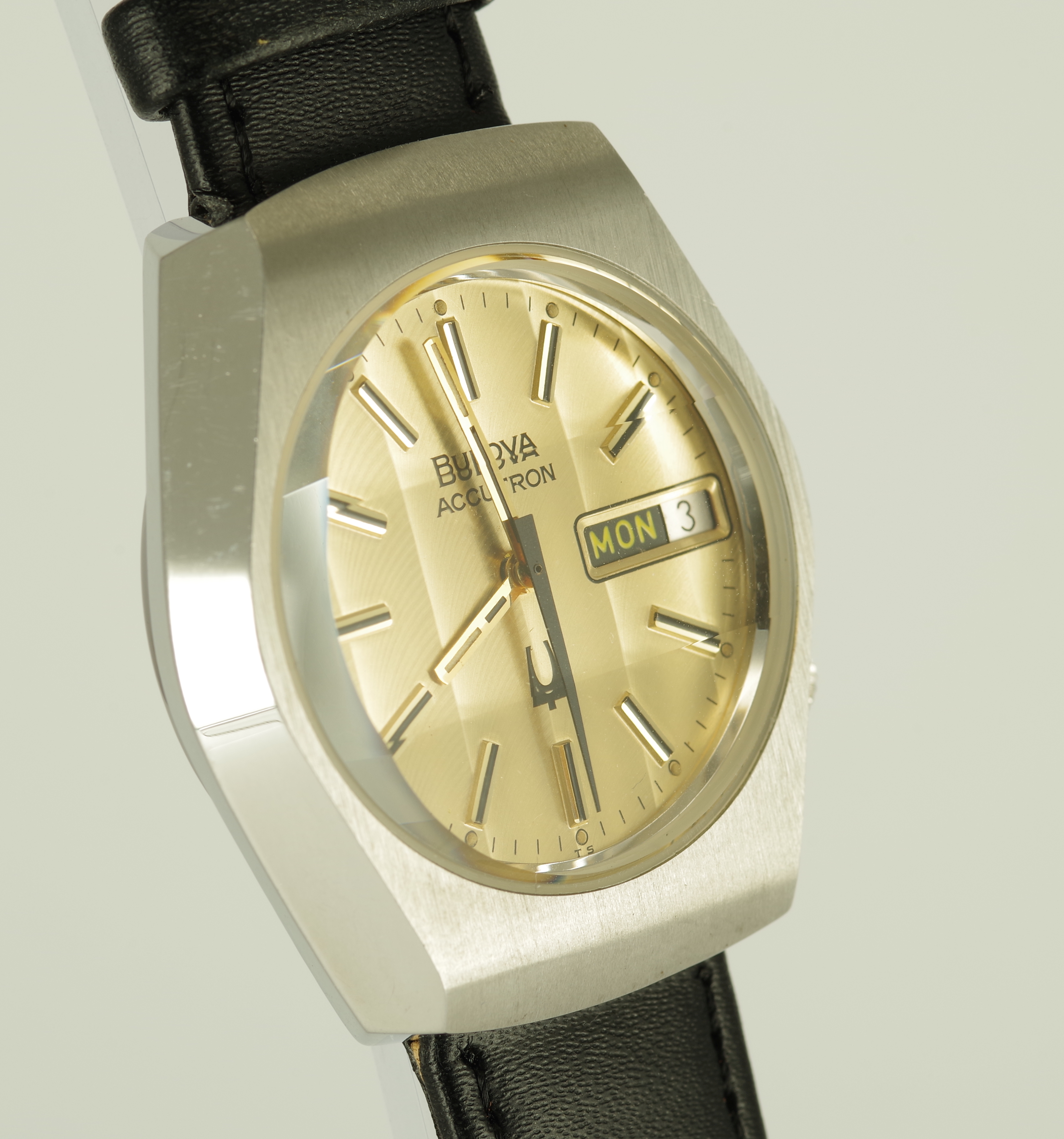 Bulova Accutron Day Date Herren Armbanduhr 1976 Facette