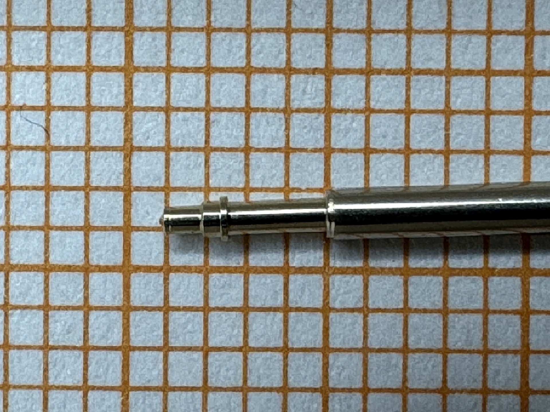 Metallener Federsteg für Uhrenarmbänder.