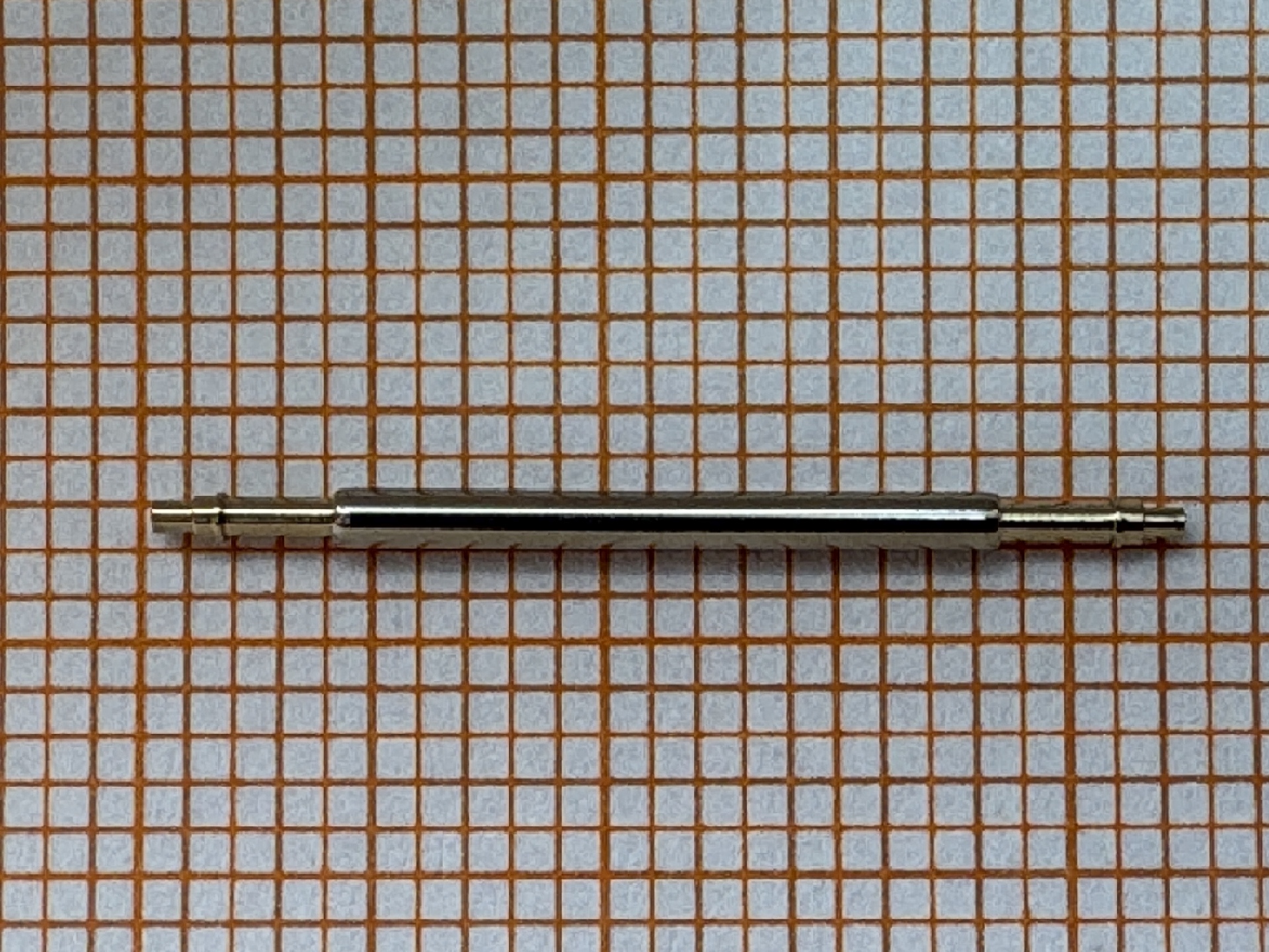 Metallener Federsteg für Uhrenarmbänder.