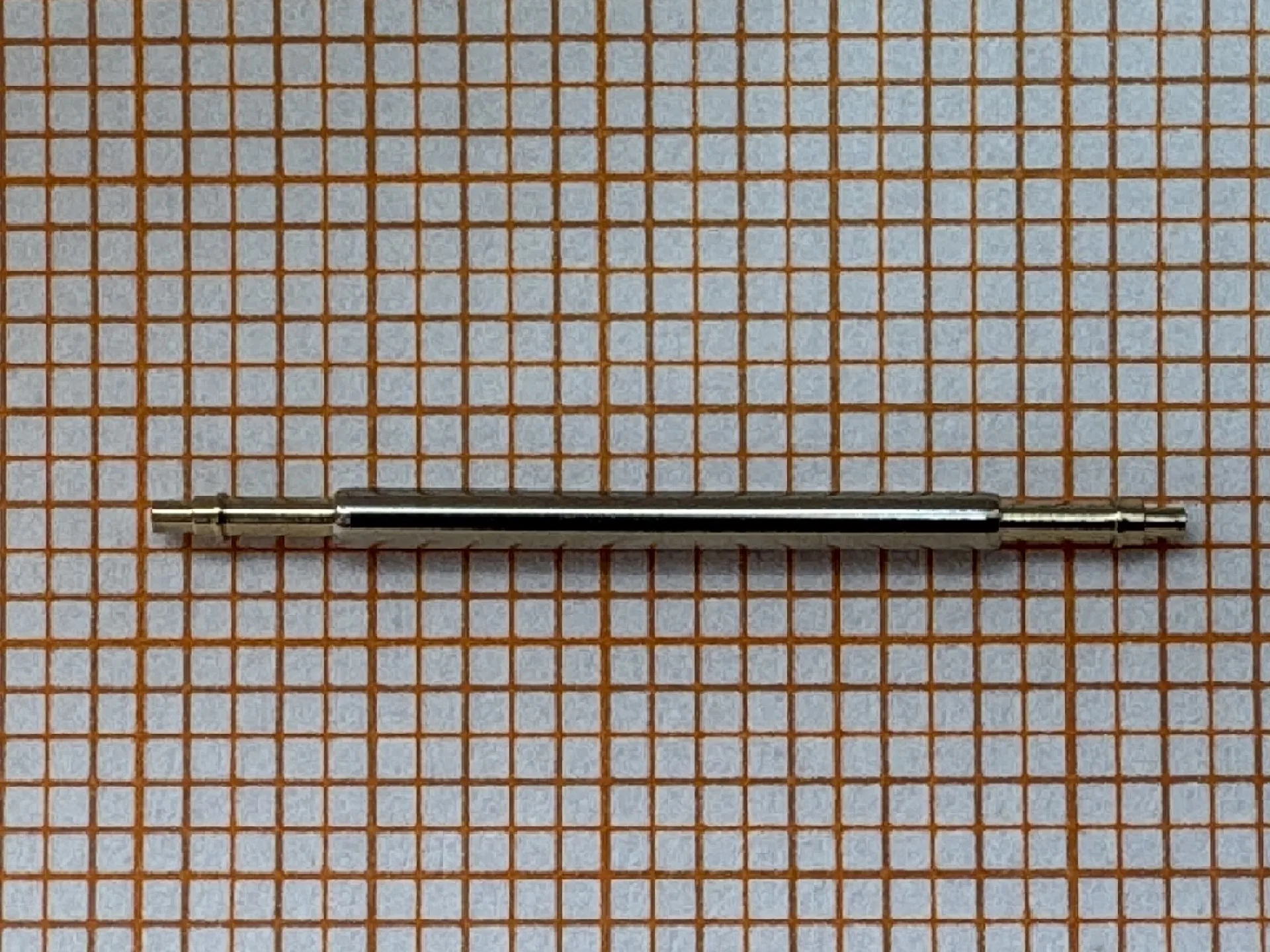 Metallener Federsteg für Uhrenarmbänder.