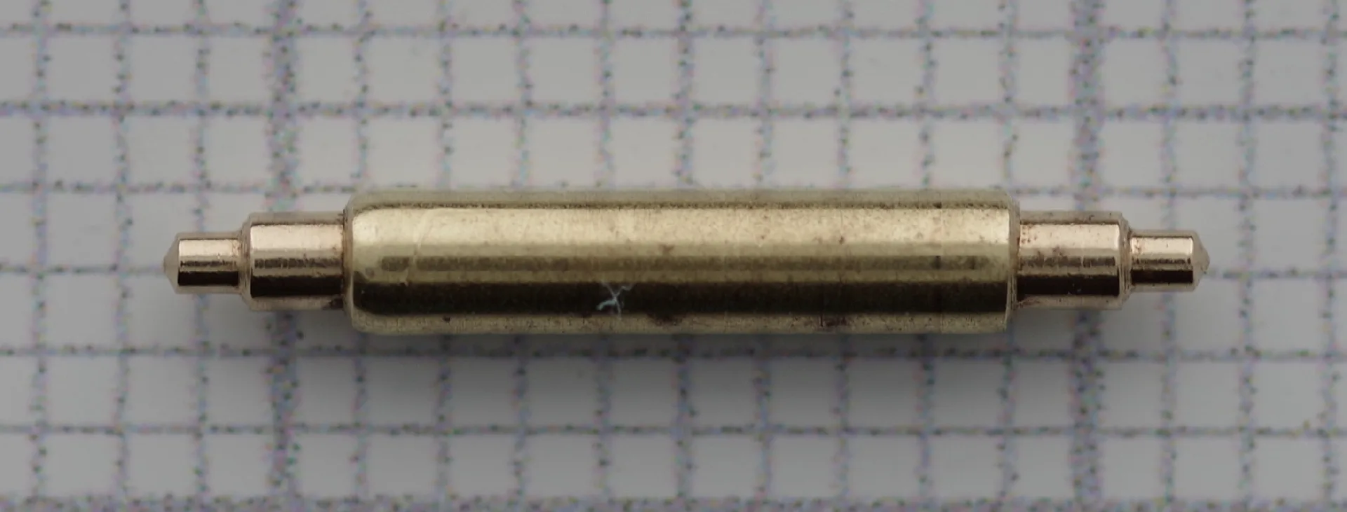 Federsteg Metall 20mm Metallener Federsteg für Uhrenarmbänder, etwa 20 Millimeter lang.