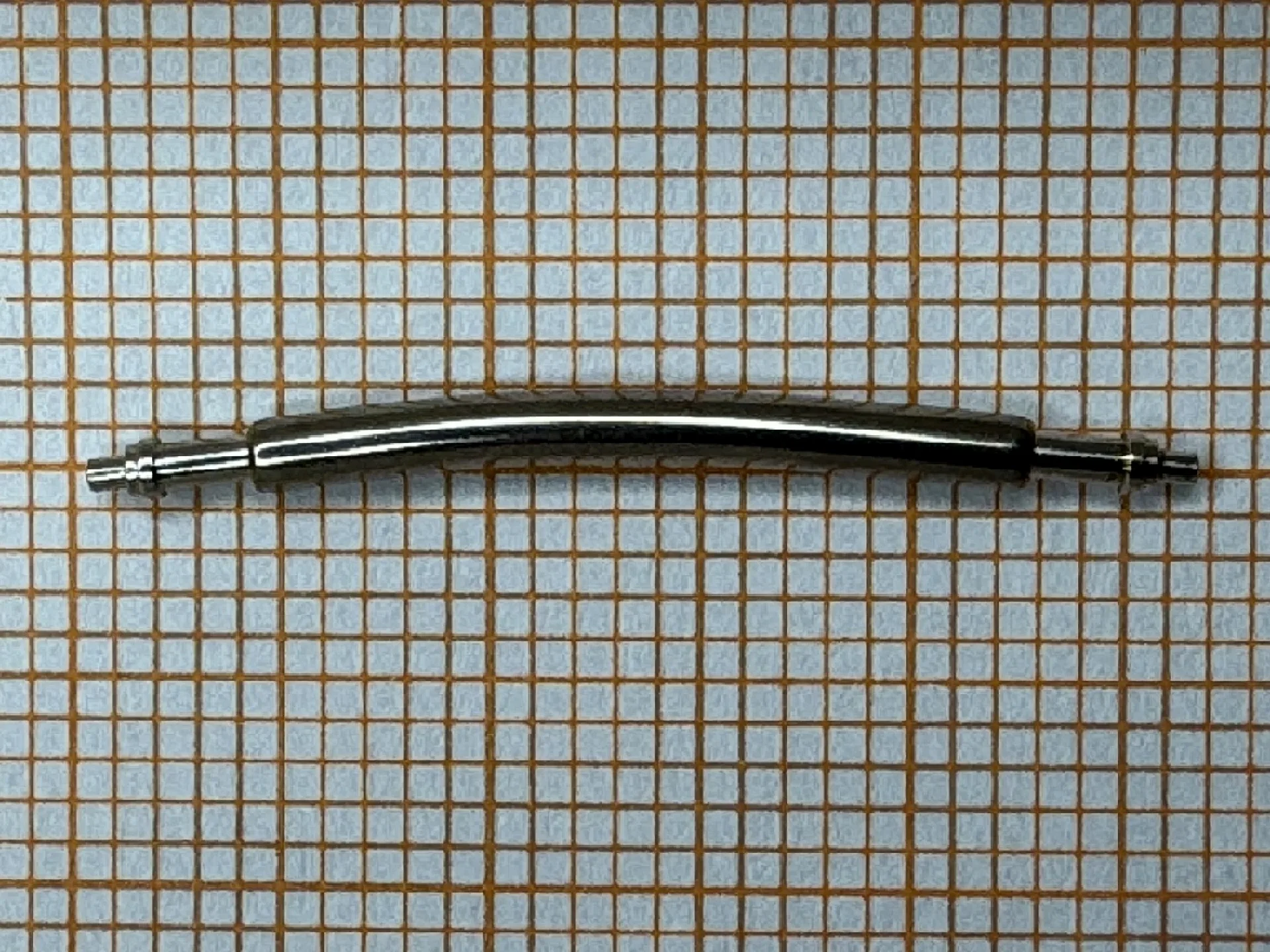 Gebogener Federsteg Metall Gebogener Federsteg aus Metall für Uhrenarmbänder.
