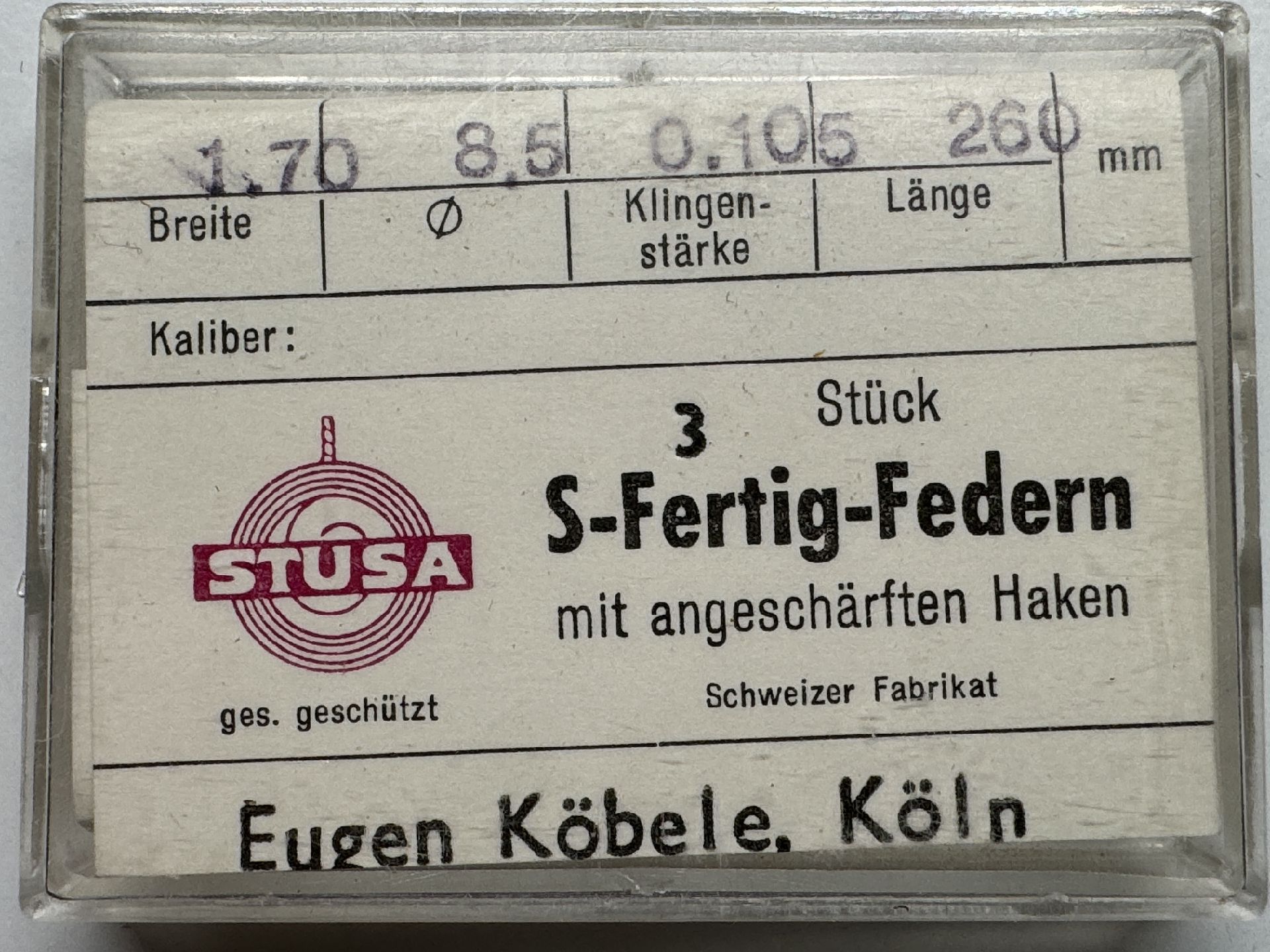 Verpackung mit drei S-Fertig-Federn für Uhren mit angeschärften Haken.