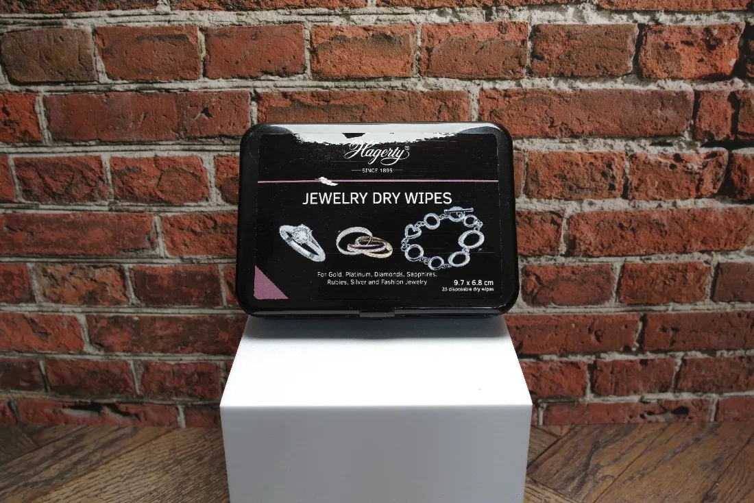 Schmuck Reinigungstücher 9,7x6,8cm Schwarze Box mit 25 Einweg-Reinigungstüchern für Schmuck aus Gold, Platin, Silber und Edelsteinen.