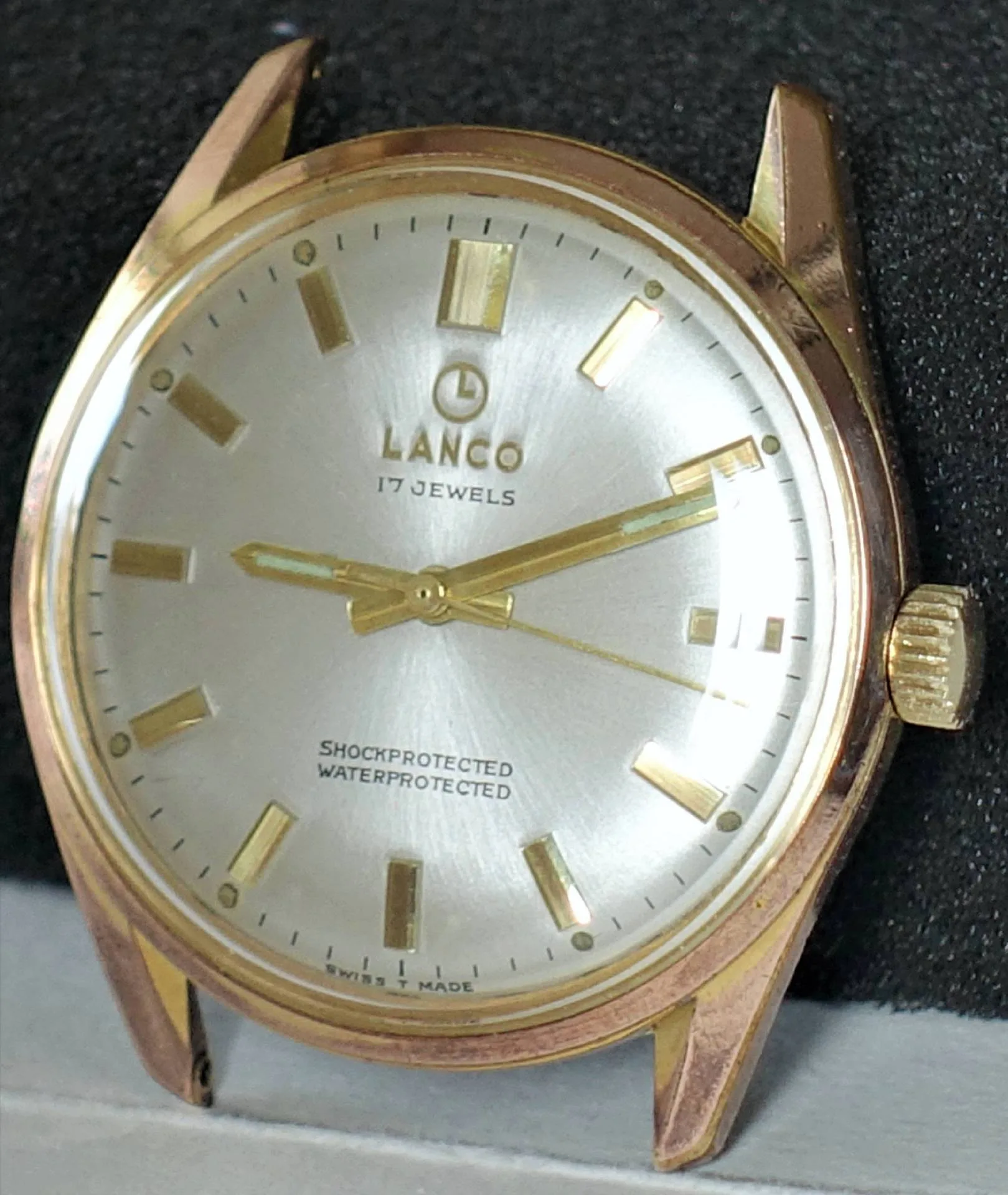 Lanco Armbanduhr goldfarben Goldfarbene Armbanduhr mit silberfarbenem Zifferblatt und goldfarbenen Zeigern und Indizes.