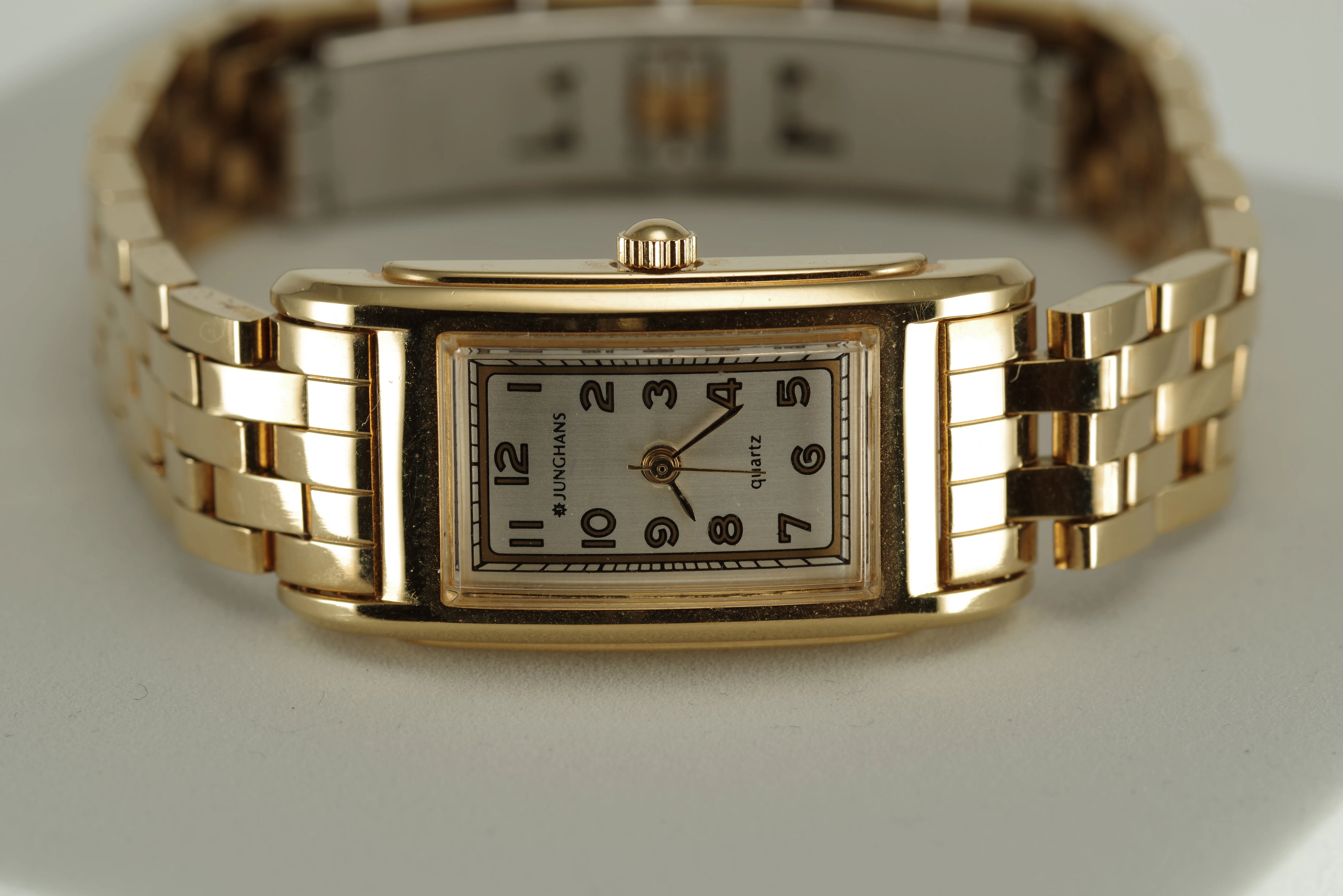 Damen Junghans Vintage Quarz Armbanduhr goldfarbenes Gehäuse mit Metallarmband Damen Junghans Vintage Quarz Armbanduhr goldfarbenes Gehäuse mit Metallarmband