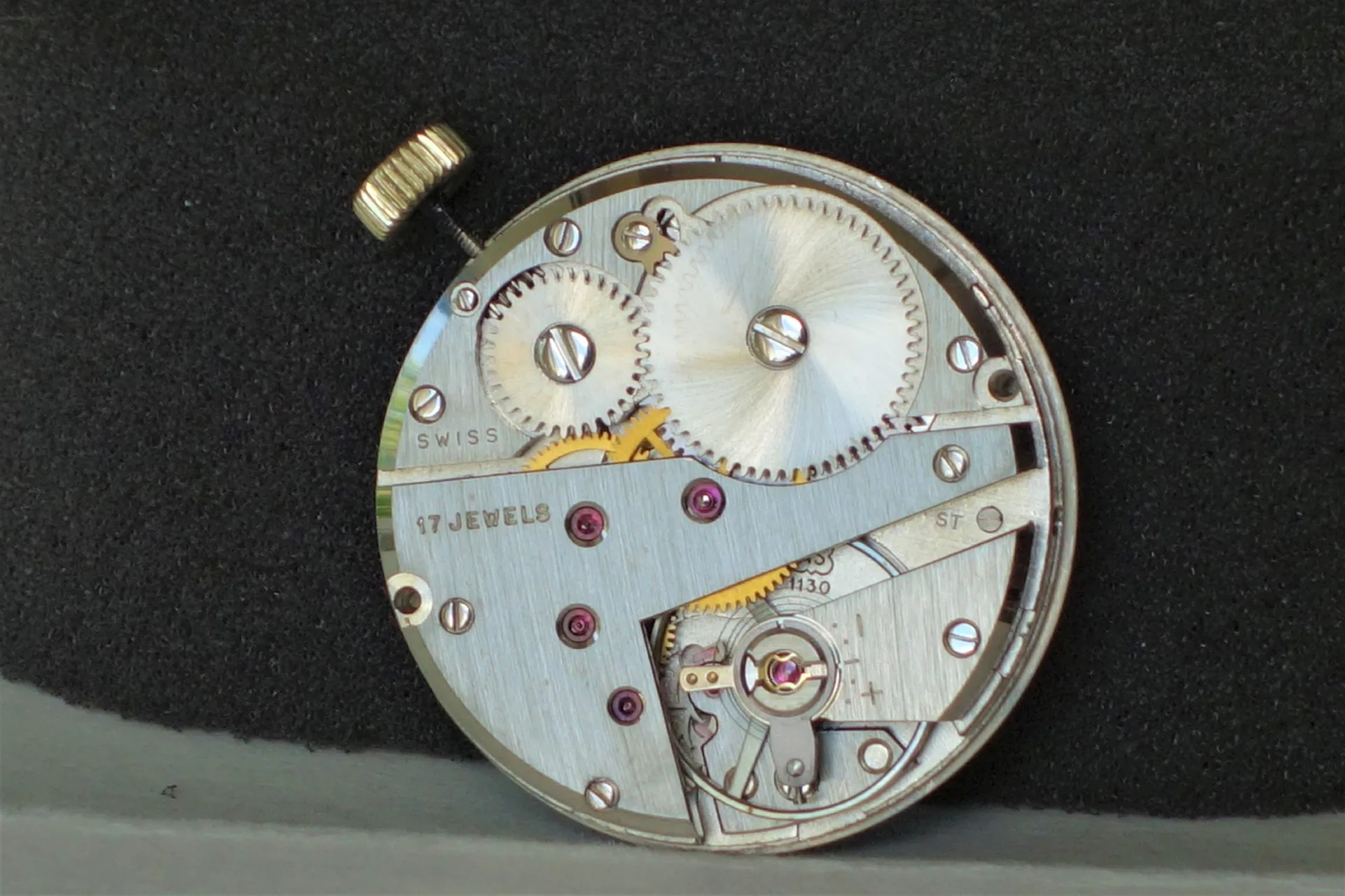 Uhrwerk mechanisch 17 Jewels Mechanisches Uhrwerk aus Metall mit sichtbaren Zahnrädern und 17 Lagersteinen.