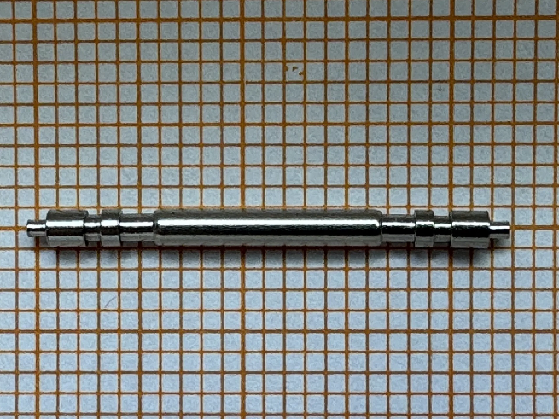 Federsteg Metall Metallischer Federsteg für Uhrenarmbänder.