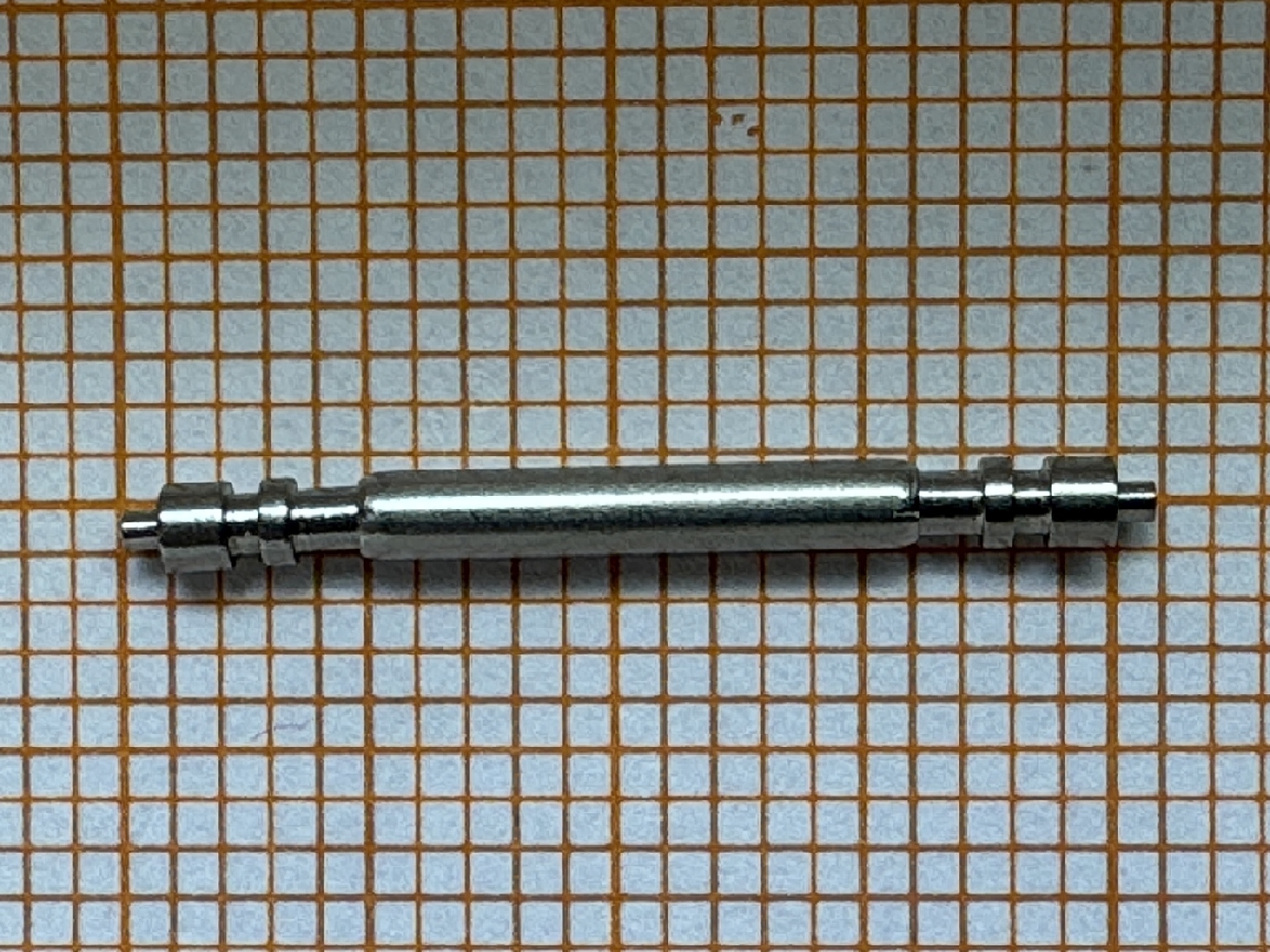 Metallener Federsteg für Uhrenarmbänder.