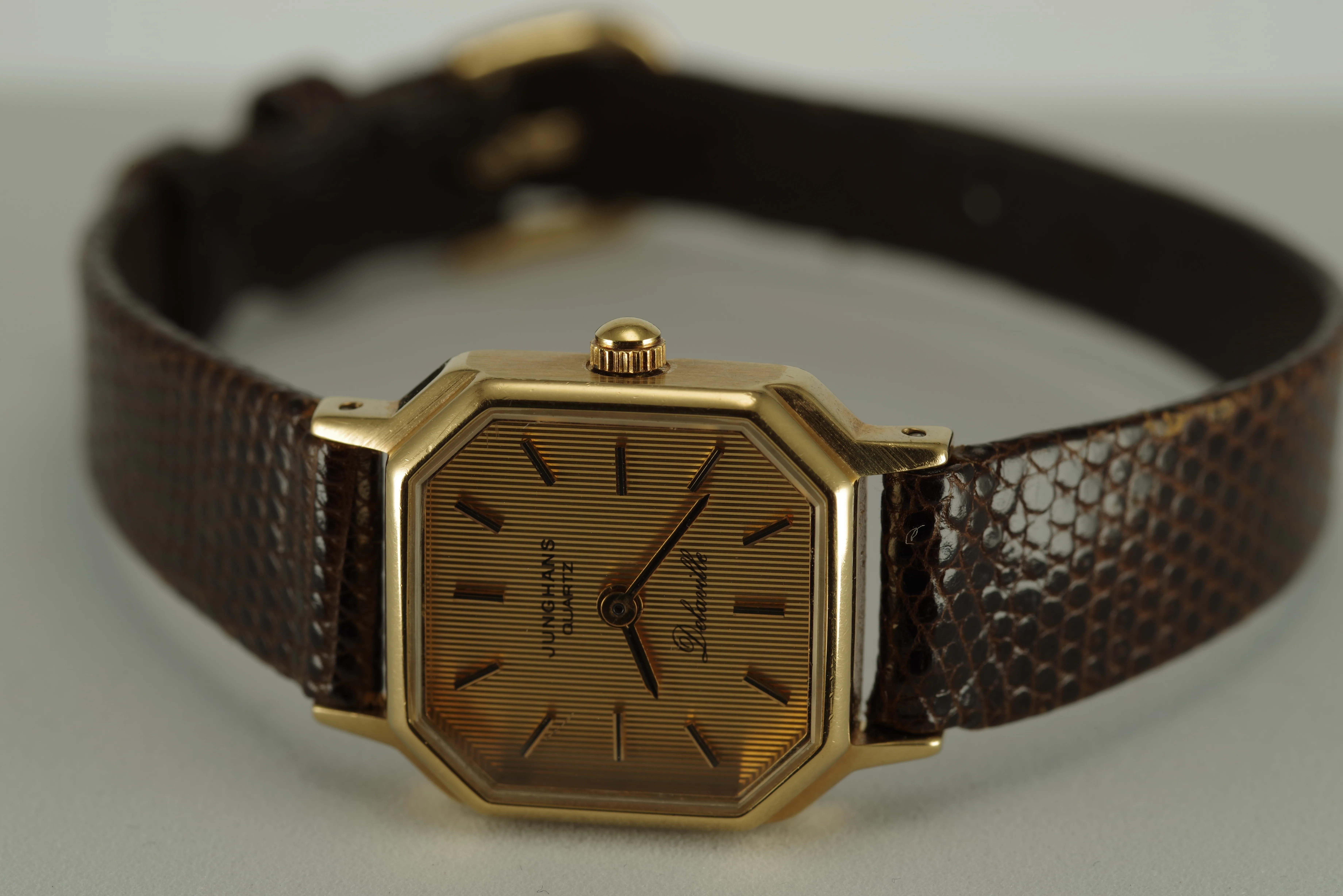 Damen Junghans Vintage Quarz Armbanduhr Delaville goldfarbenes Gehäuse braunes Armband Damen Junghans Vintage Quarz Armbanduhr Delaville goldfarbenes Gehäuse braunes Armband