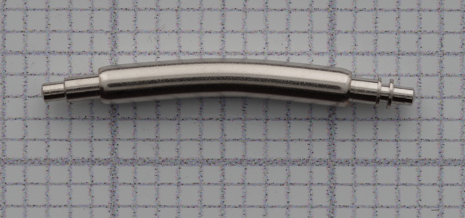 Gebogener Federsteg aus silberfarbenem Edelstahl für Uhrenarmbänder.