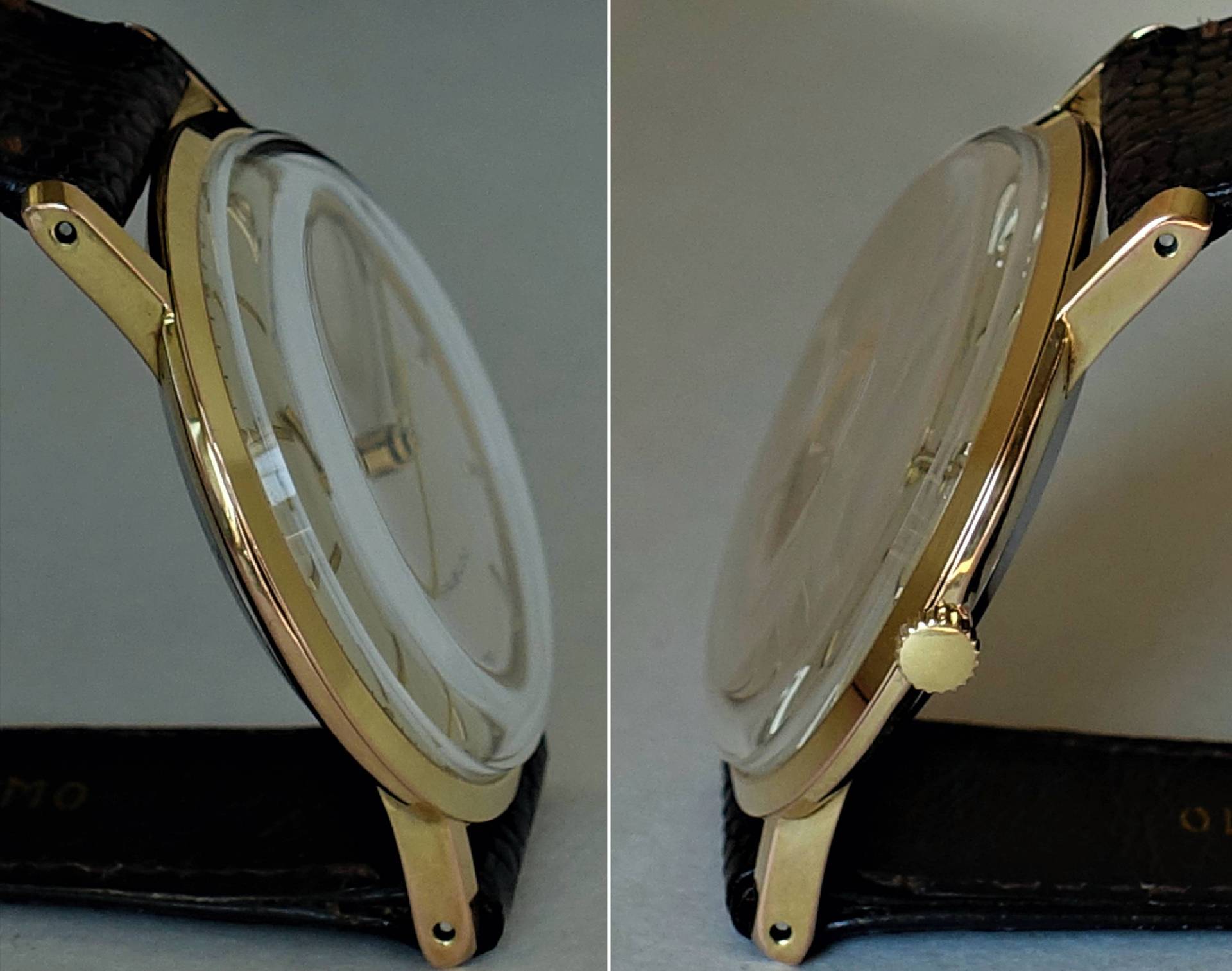 Flache Armbanduhr mit goldfarbenem Gehäuse, schwarzem Armband und transparenter Abdeckung.