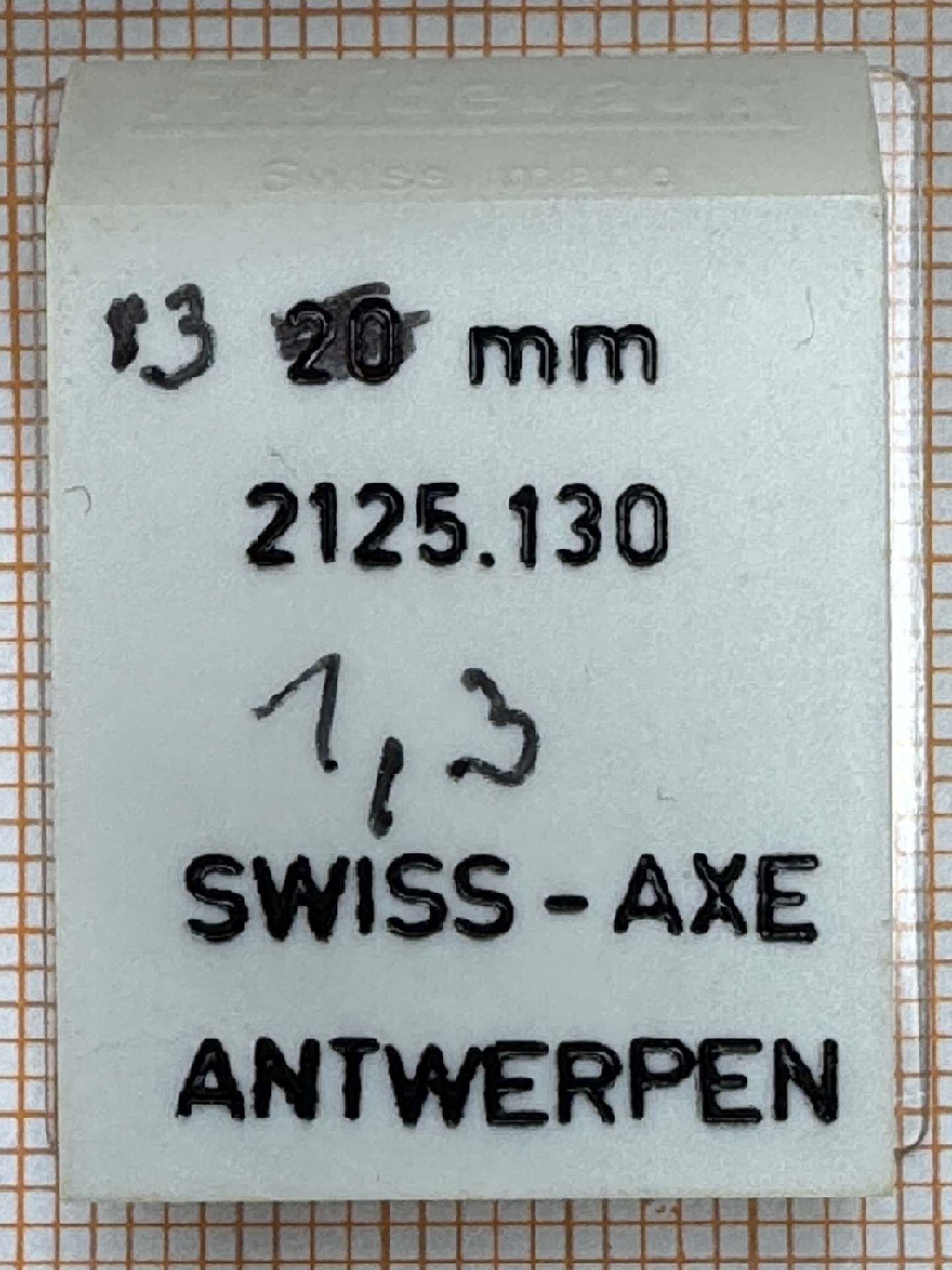 Verpackung eines Swiss-Axe Uhrenteils mit der Aufschrift 2125.130 aus Antwerpen.