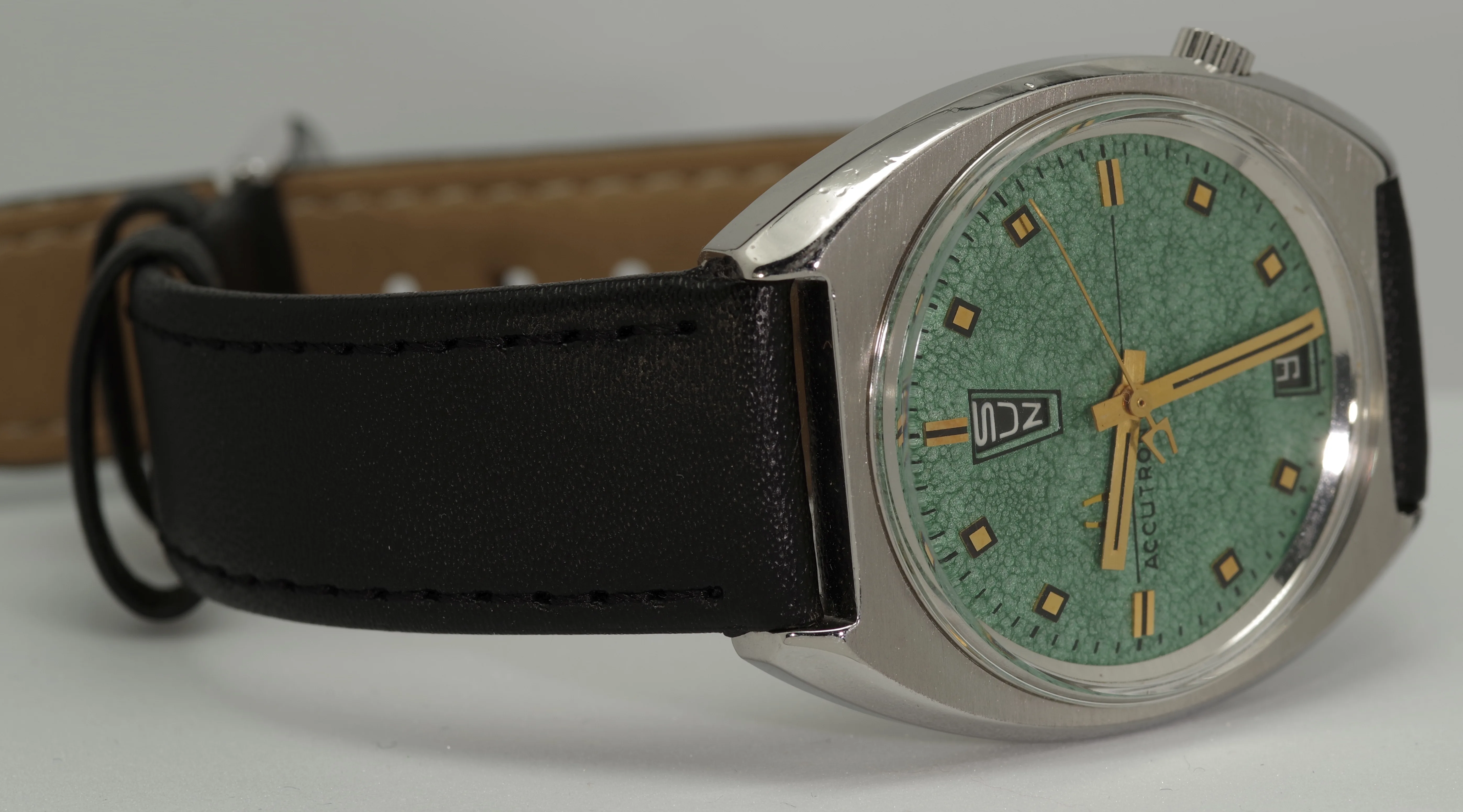 Bulova Accutron Day Date Jade 1973 Cal. 2182 1.35V