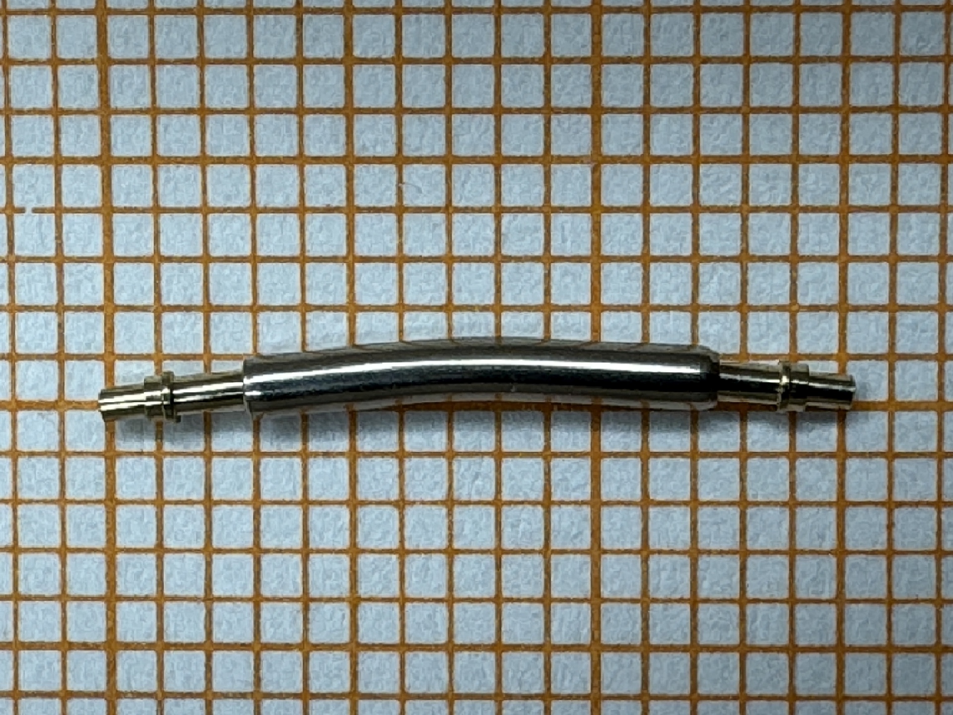 Gebogener Federsteg aus Metall für Uhrenarmbänder.