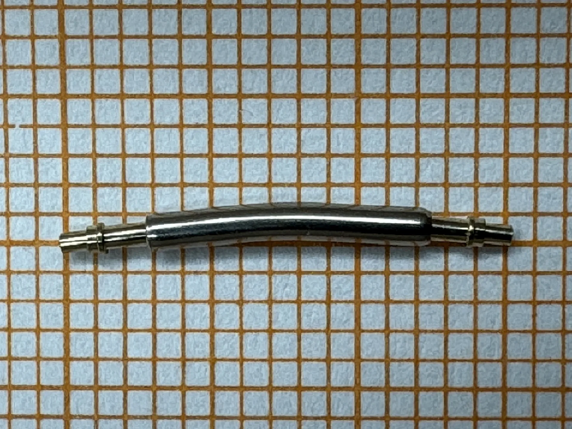 Gebogener Federsteg Metall Gebogener Federsteg aus Metall für Uhrenarmbänder.