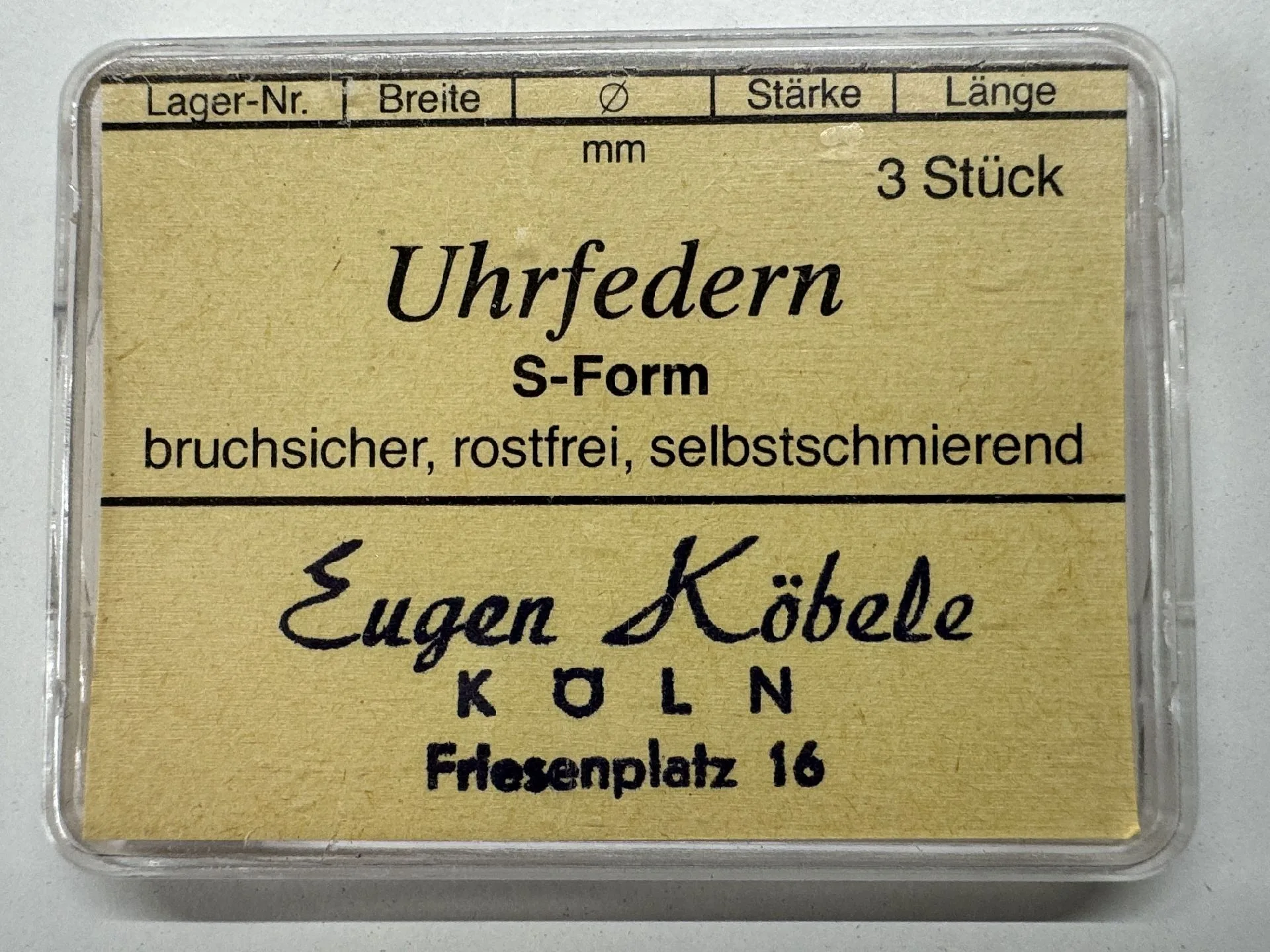 Uhrfedern S-Form Verpackung mit drei bruchsicheren, rostfreien Uhrfedern in S-Form.