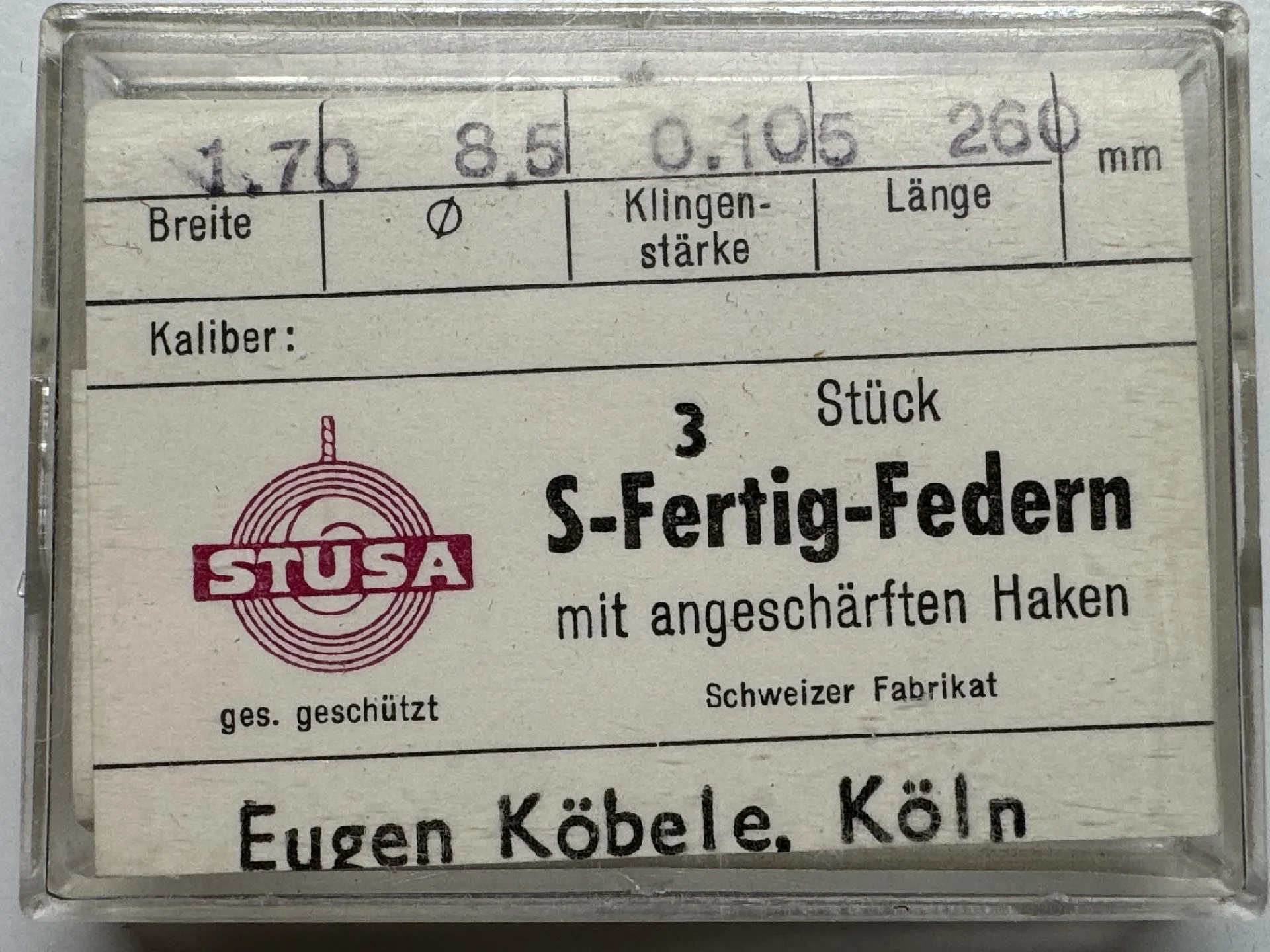 Verpackung mit drei S-Fertig-Federn für Uhren mit angeschärften Haken.