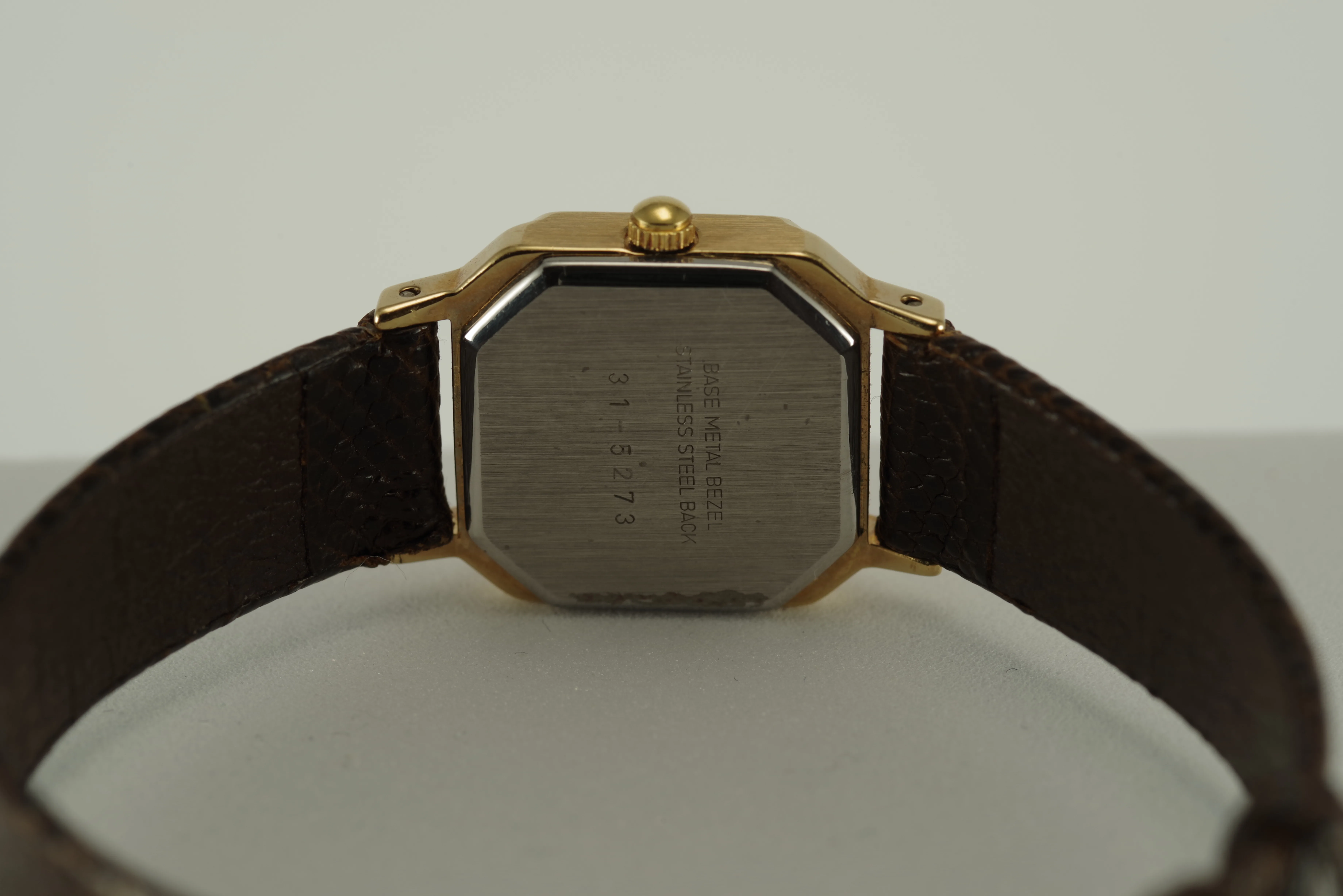 Damen Junghans Vintage Quarz Armbanduhr Delaville goldfarbenes Gehäuse braunes Armband Damen Junghans Vintage Quarz Armbanduhr Delaville goldfarbenes Gehäuse braunes Armband