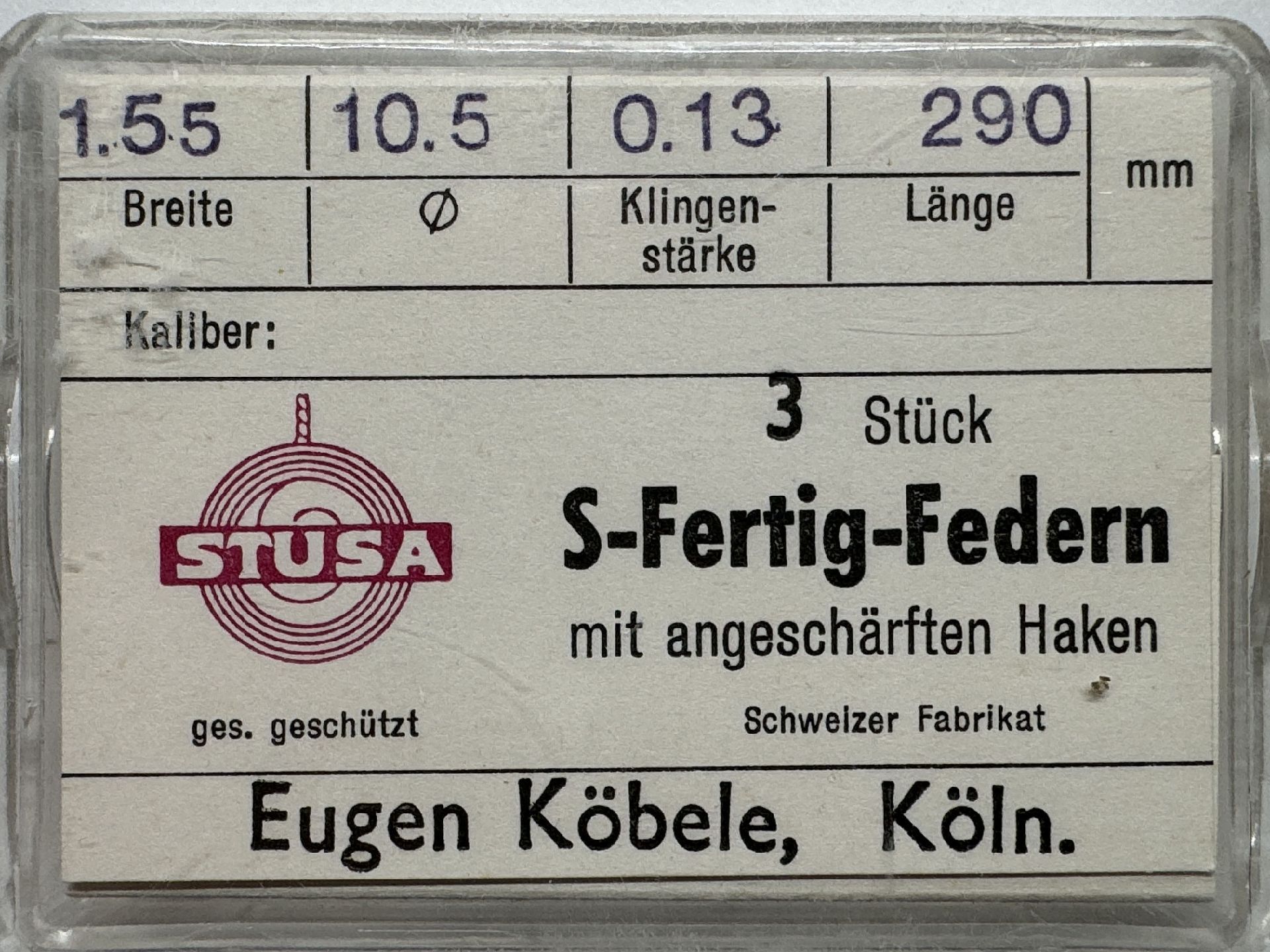 Set mit drei S-Fertig-Federn für Uhren mit angeschärften Haken in transparenter Verpackung.