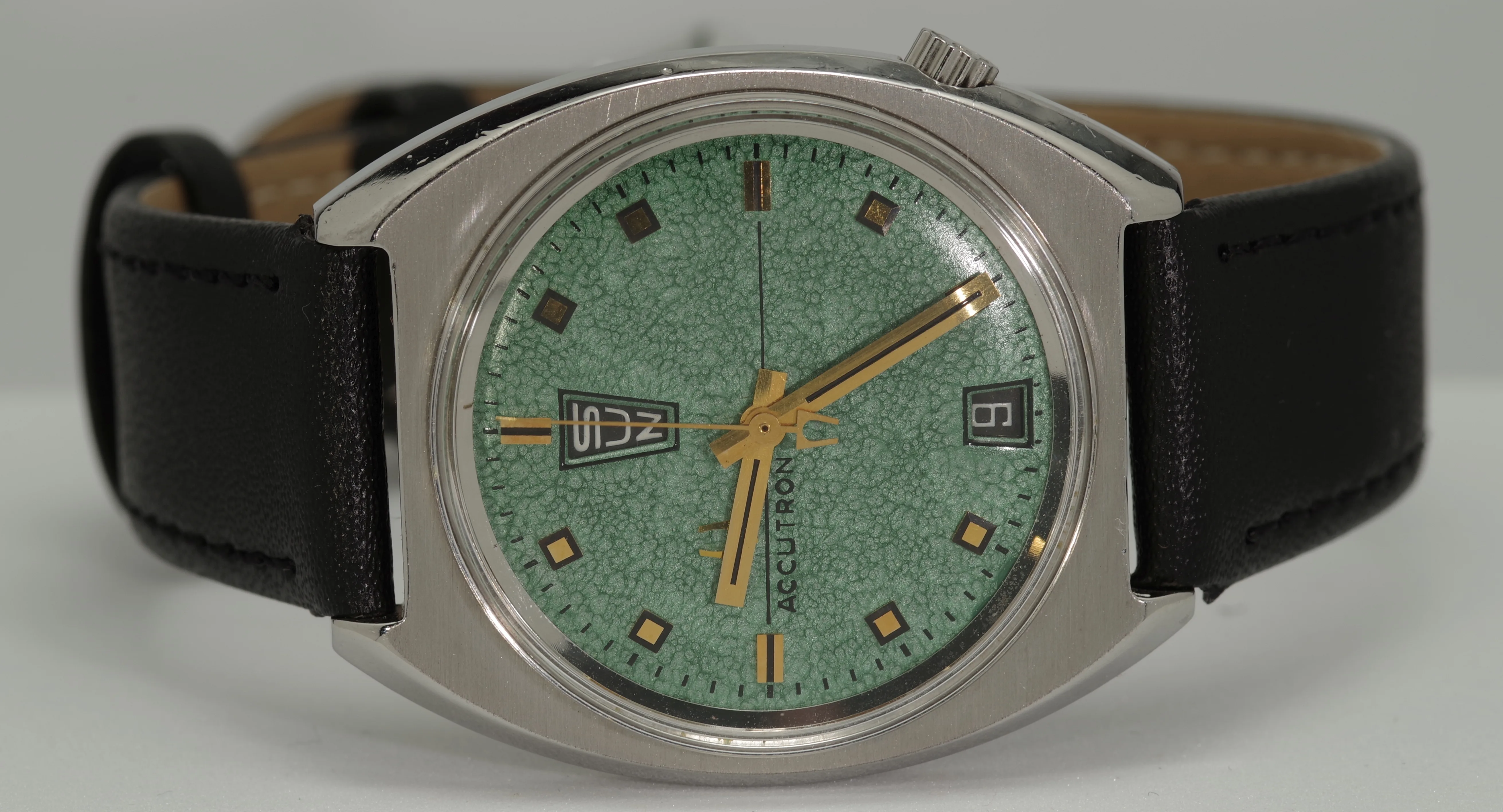 Bulova Accutron Day Date Jade 1973 Cal. 2182 1.35V