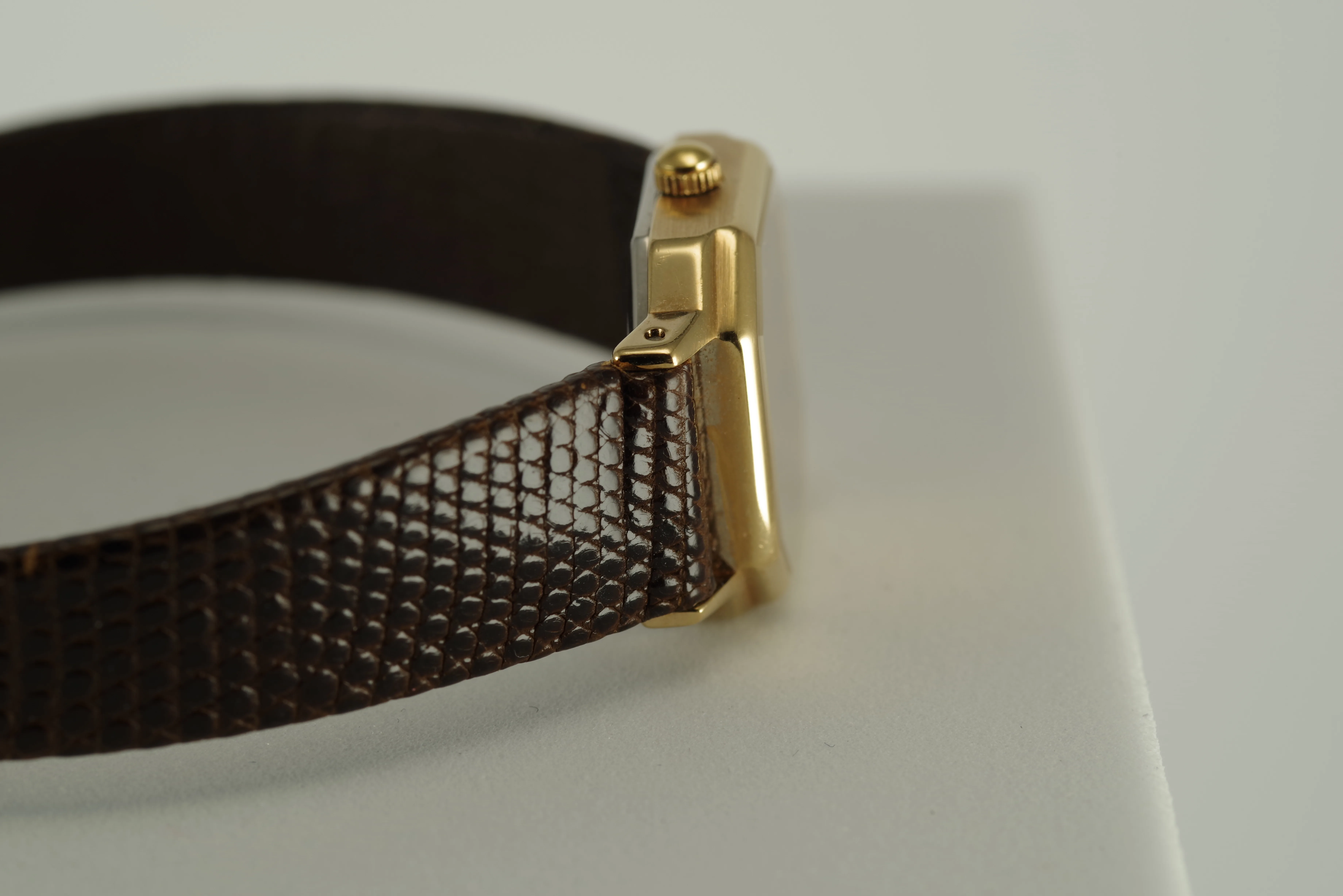 Damen Junghans Vintage Quarz Armbanduhr Delaville goldfarbenes Gehäuse braunes Armband Damen Junghans Vintage Quarz Armbanduhr Delaville goldfarbenes Gehäuse braunes Armband