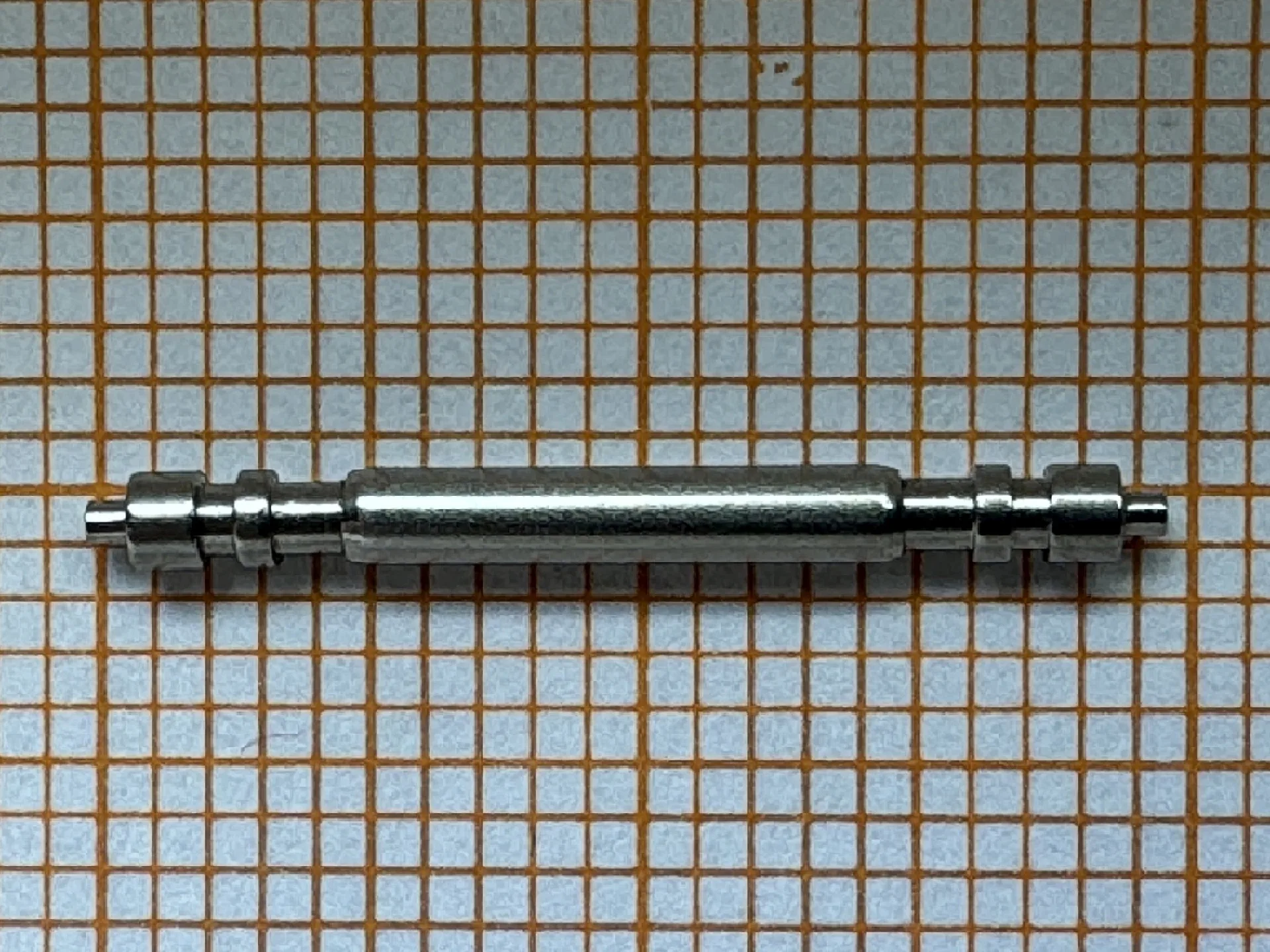 Metallener Federsteg für Uhrenarmbänder.