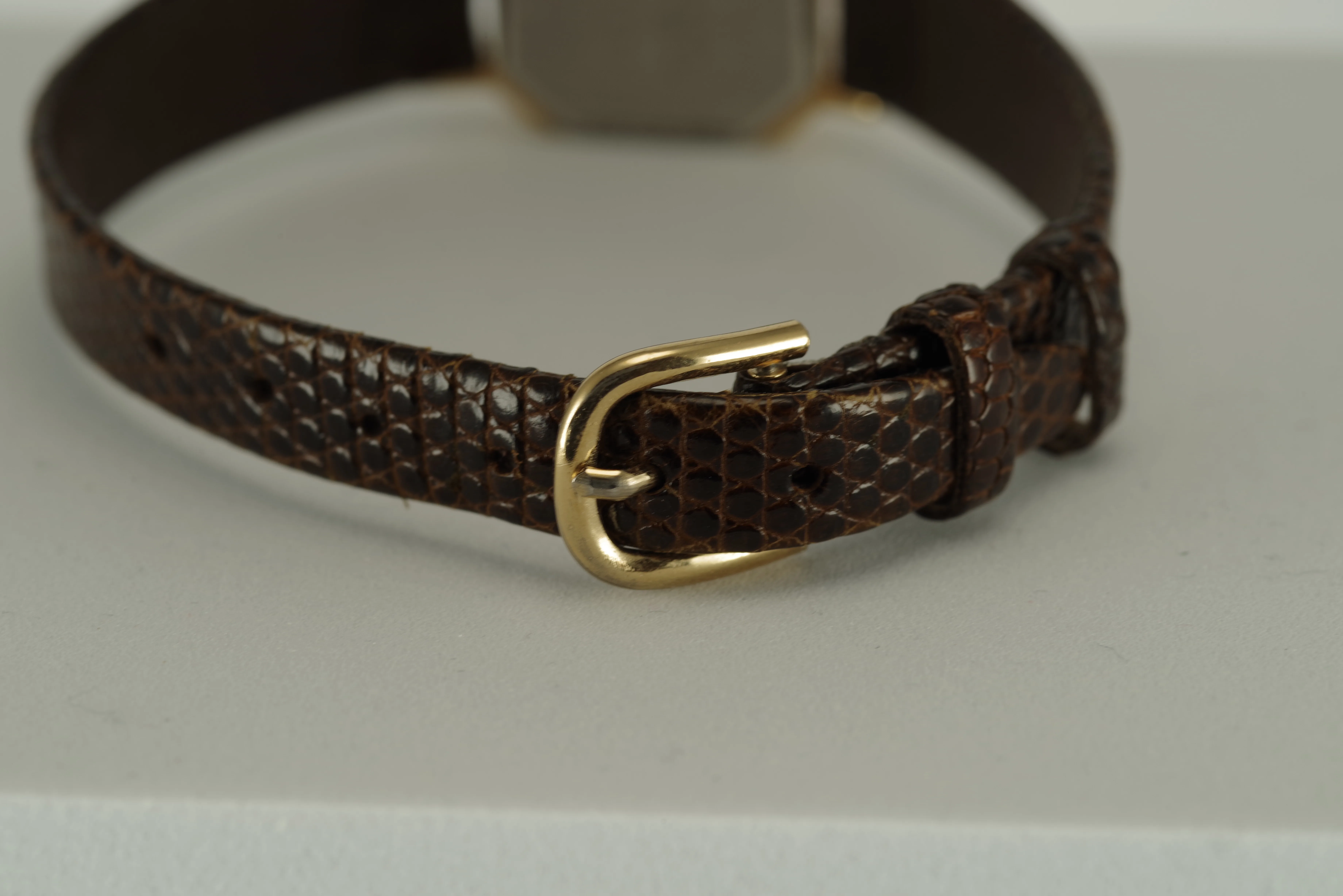 Damen Junghans Vintage Quarz Armbanduhr Delaville goldfarbenes Gehäuse braunes Armband Damen Junghans Vintage Quarz Armbanduhr Delaville goldfarbenes Gehäuse braunes Armband