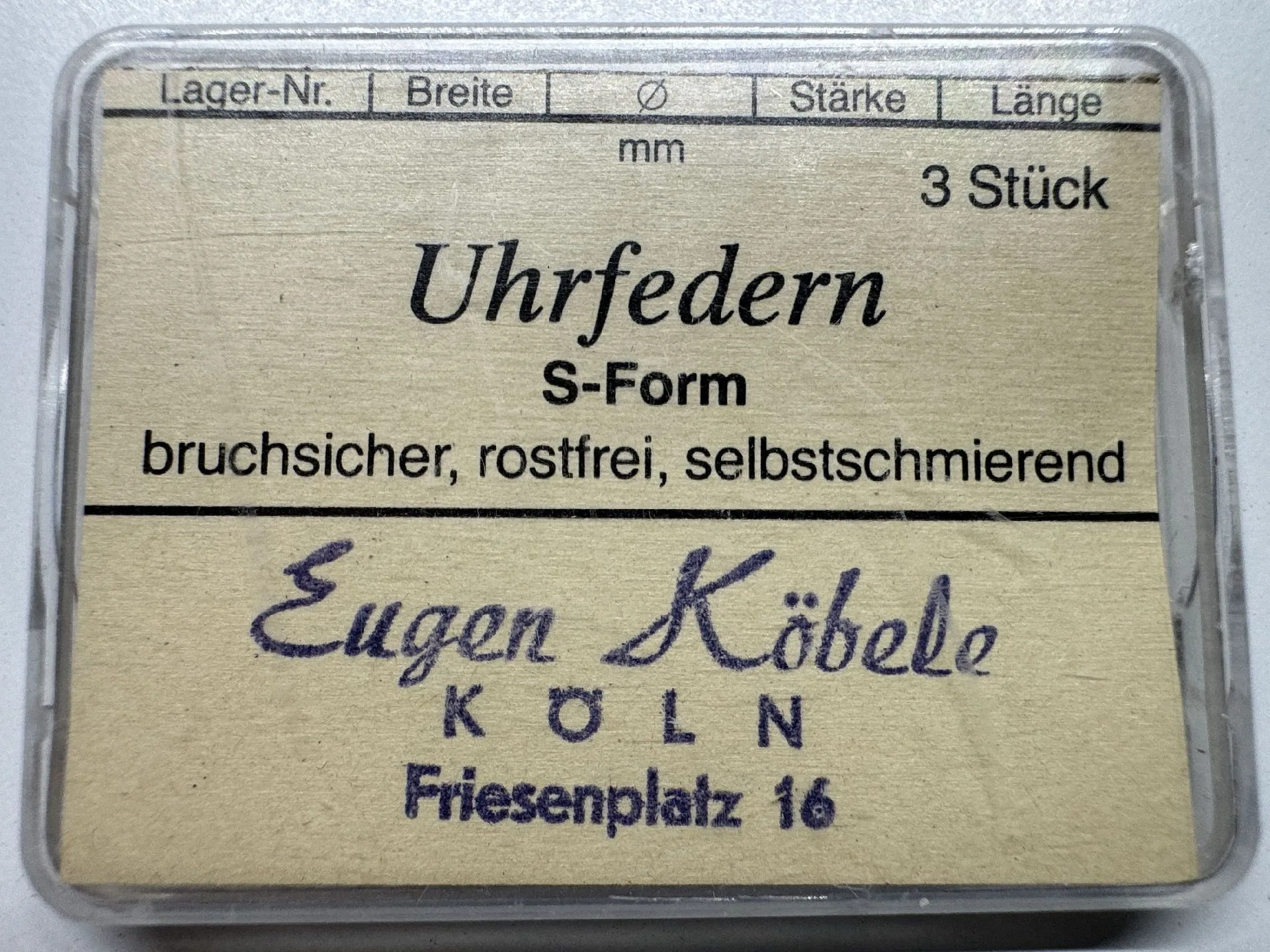 Uhrfedern S-Form Verpackung mit drei bruchsicheren, rostfreien S-Form Uhrfedern für Uhren.