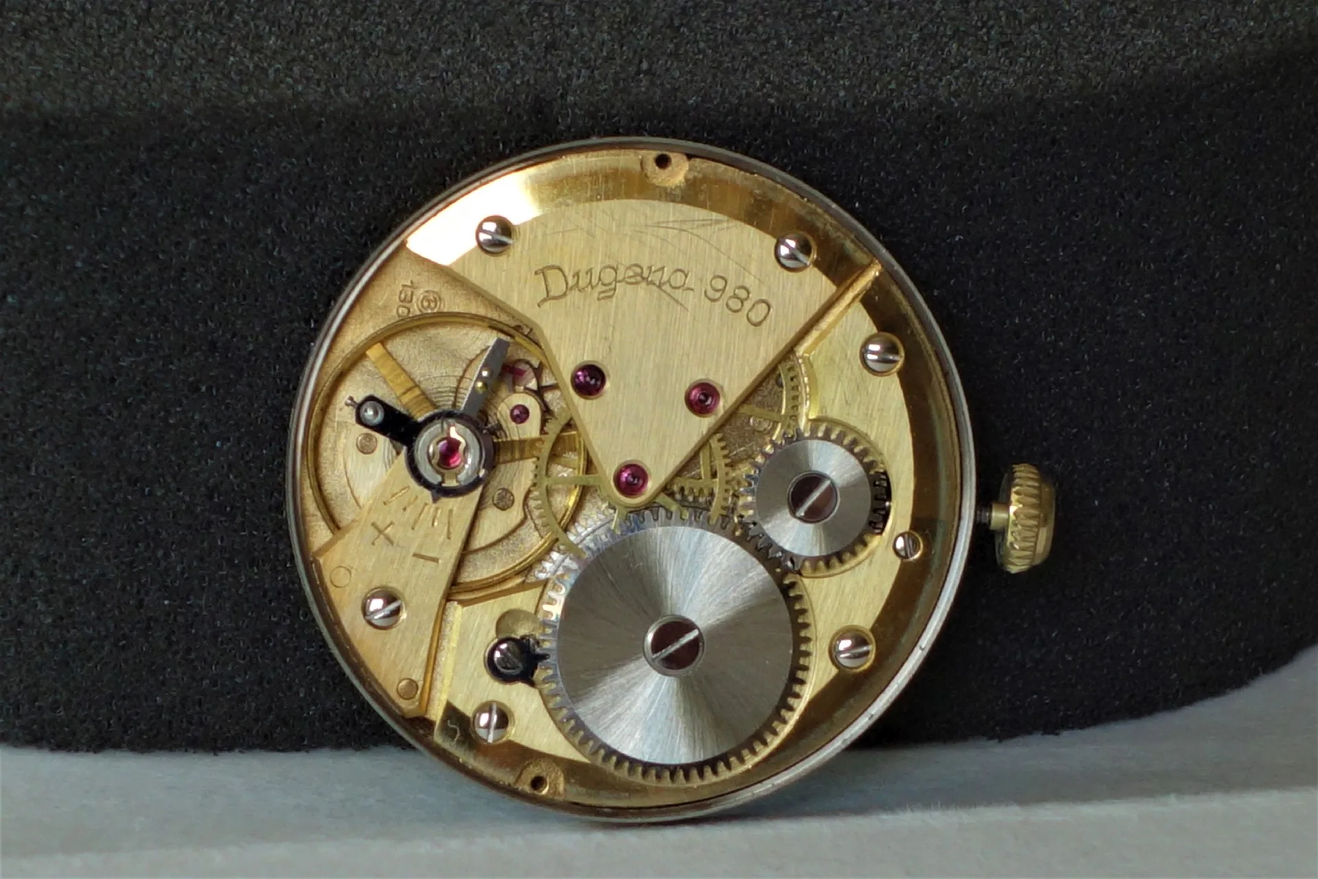 Uhrwerk Dugena 980 Mechanisches Uhrwerk in goldfarbener Ausführung mit sichtbaren Zahnrädern und Gravur "Dugena 980".