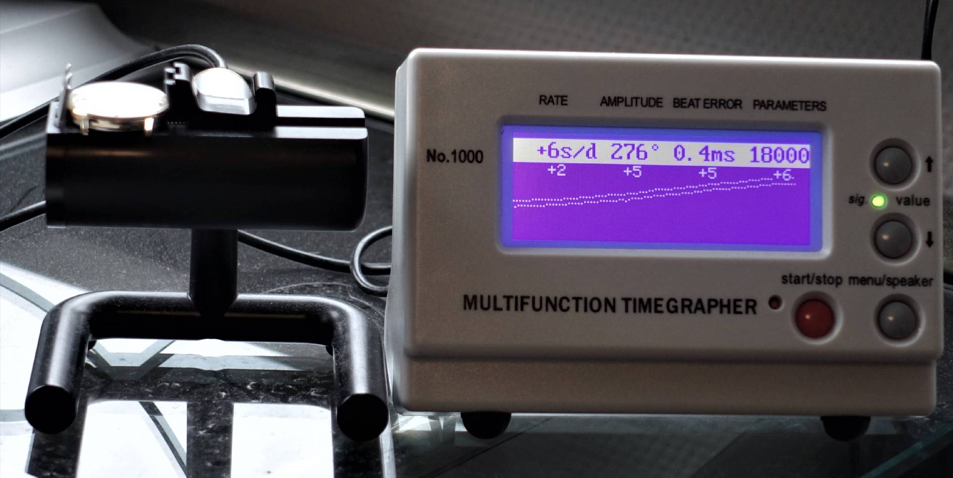 Elektronisches Messgerät zur Überprüfung der Ganggenauigkeit von mechanischen Uhren.