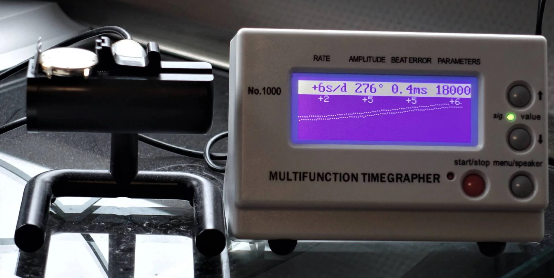 Elektronisches Messgerät zur Überprüfung der Ganggenauigkeit von mechanischen Uhren.