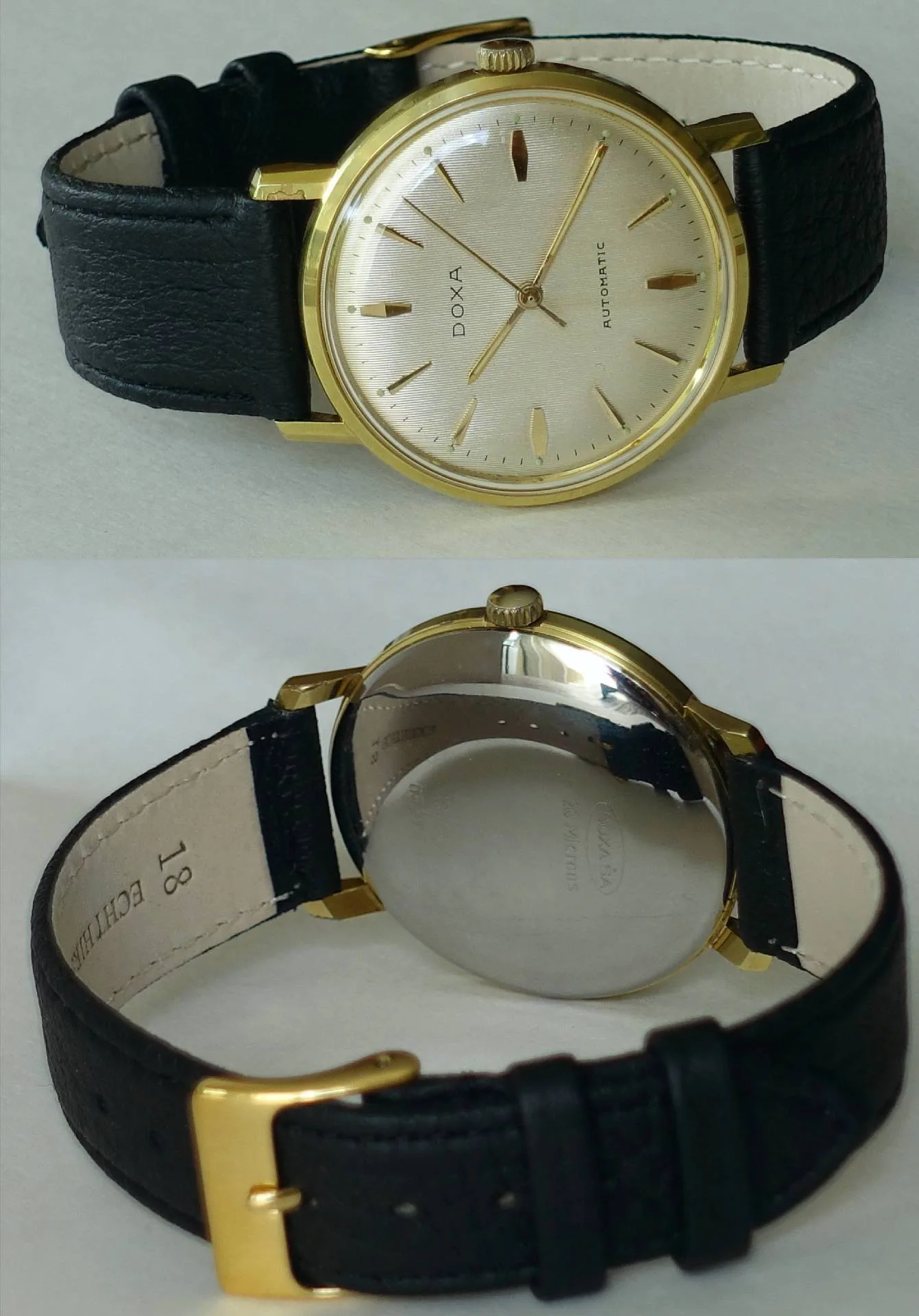Goldfarbene Armbanduhr mit hellem Zifferblatt, schwarzen Lederarmband und silberner Rückseite.