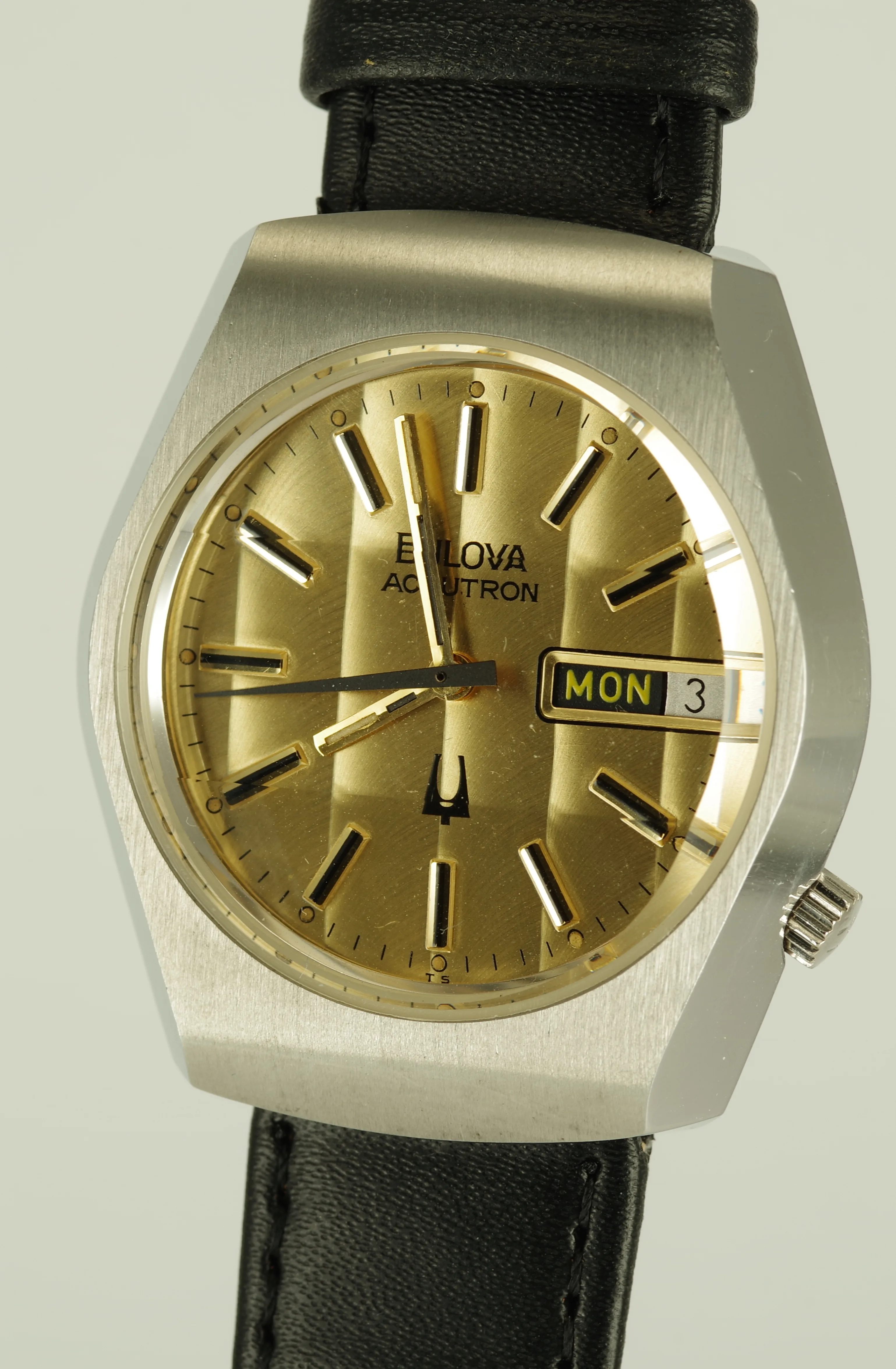 Bulova Accutron Day Date Herren Armbanduhr 1976 Facette