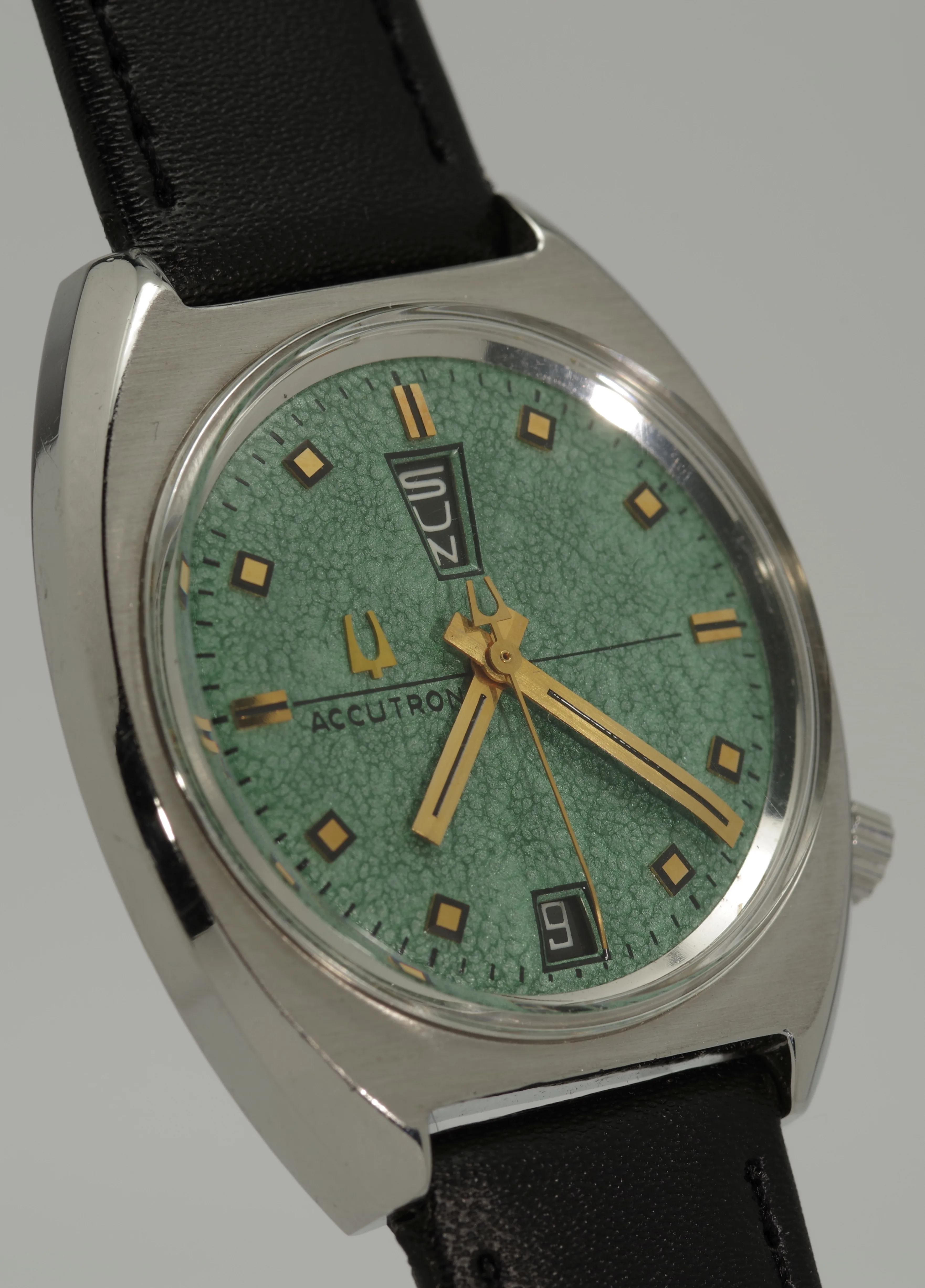 Bulova Accutron Day Date Jade 1973 Cal. 2182 1.35V