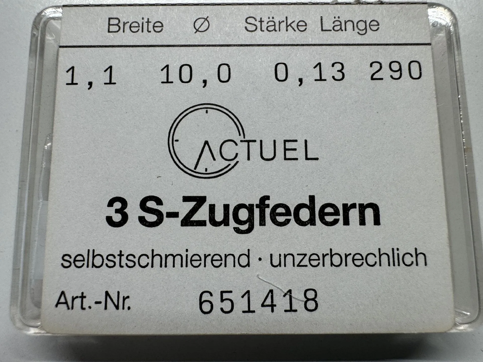 Zugfedern Uhrwerk Set Drei selbstschmierende und unzerbrechliche Zugfedern für Uhrwerke in transparenter Verpackung.