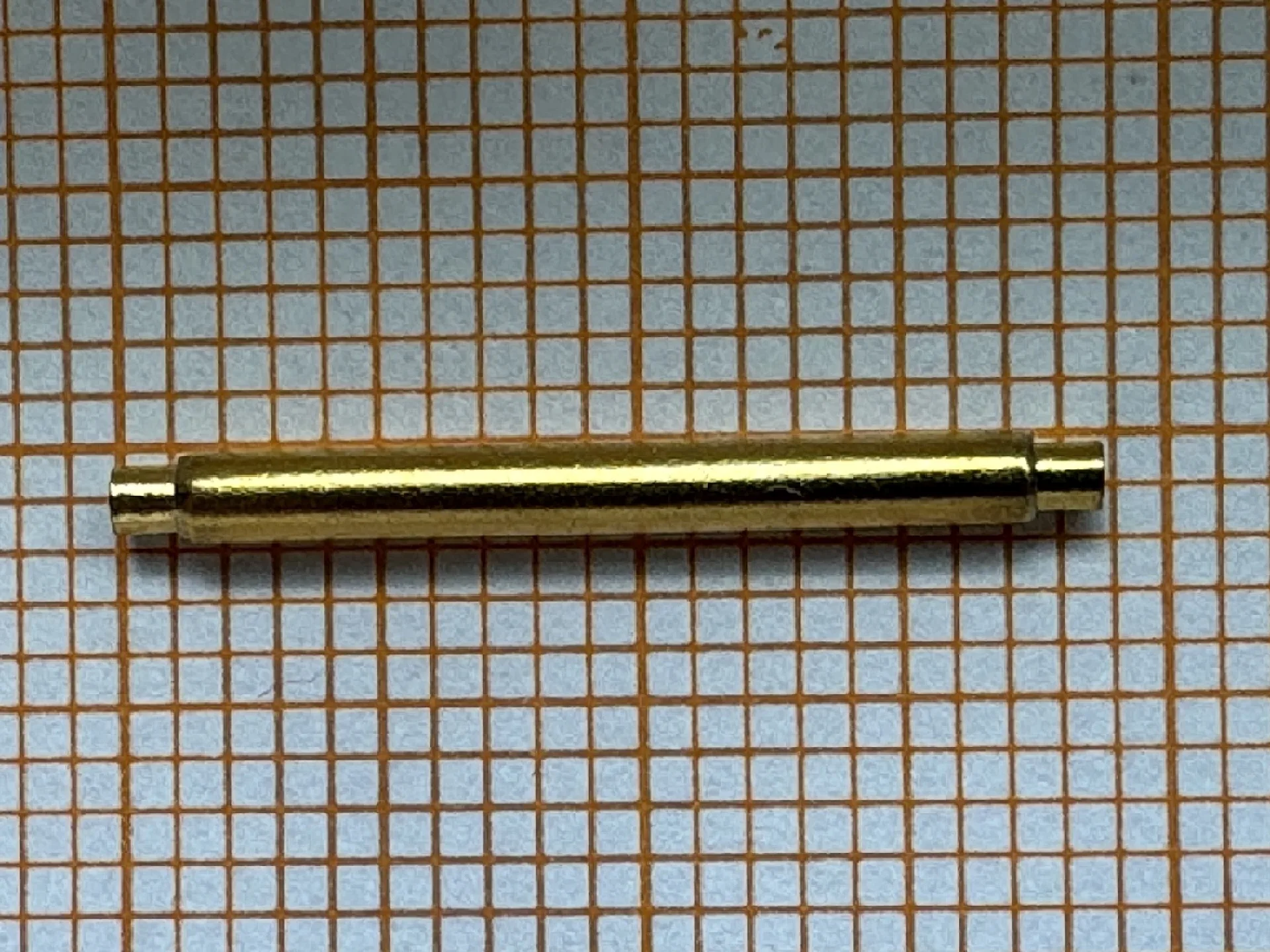 Federsteg goldfarben Goldfarbener Federsteg für Uhrenarmbänder.